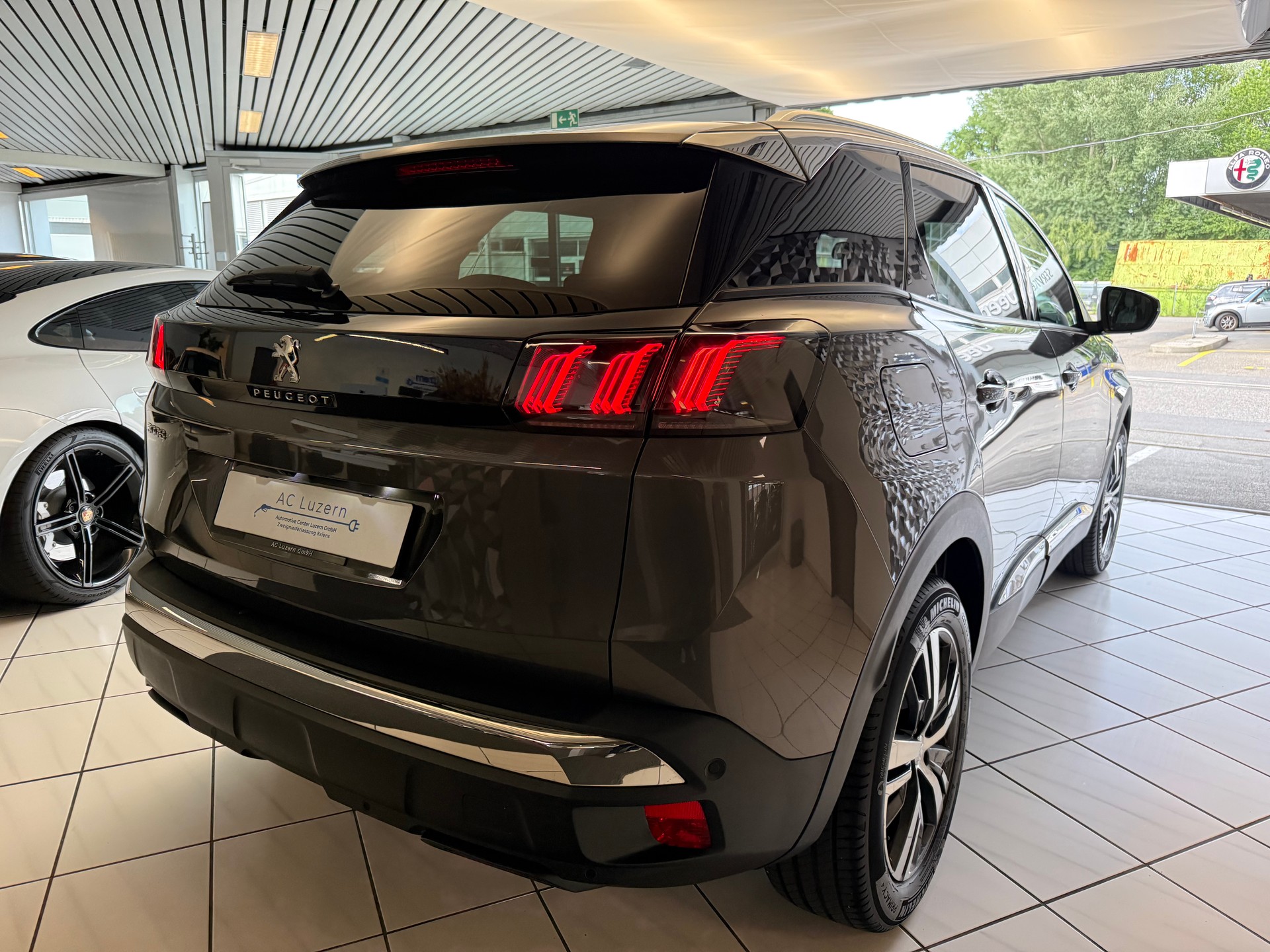 PEUGEOT 3008 1.5 BlueHDi Allure Pack EAT8-image-3