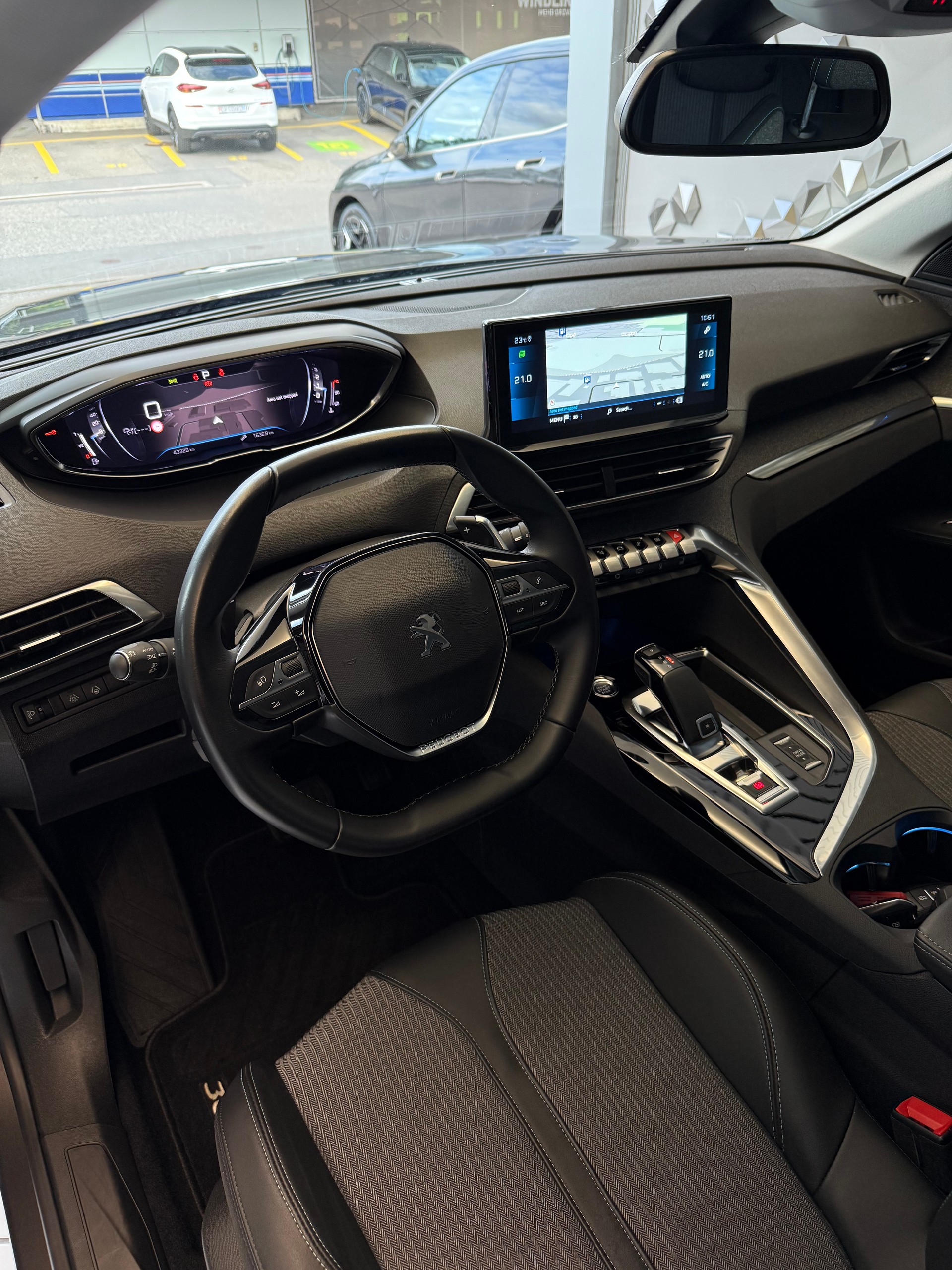 PEUGEOT 3008 1.5 BlueHDi Allure Pack EAT8-image-4