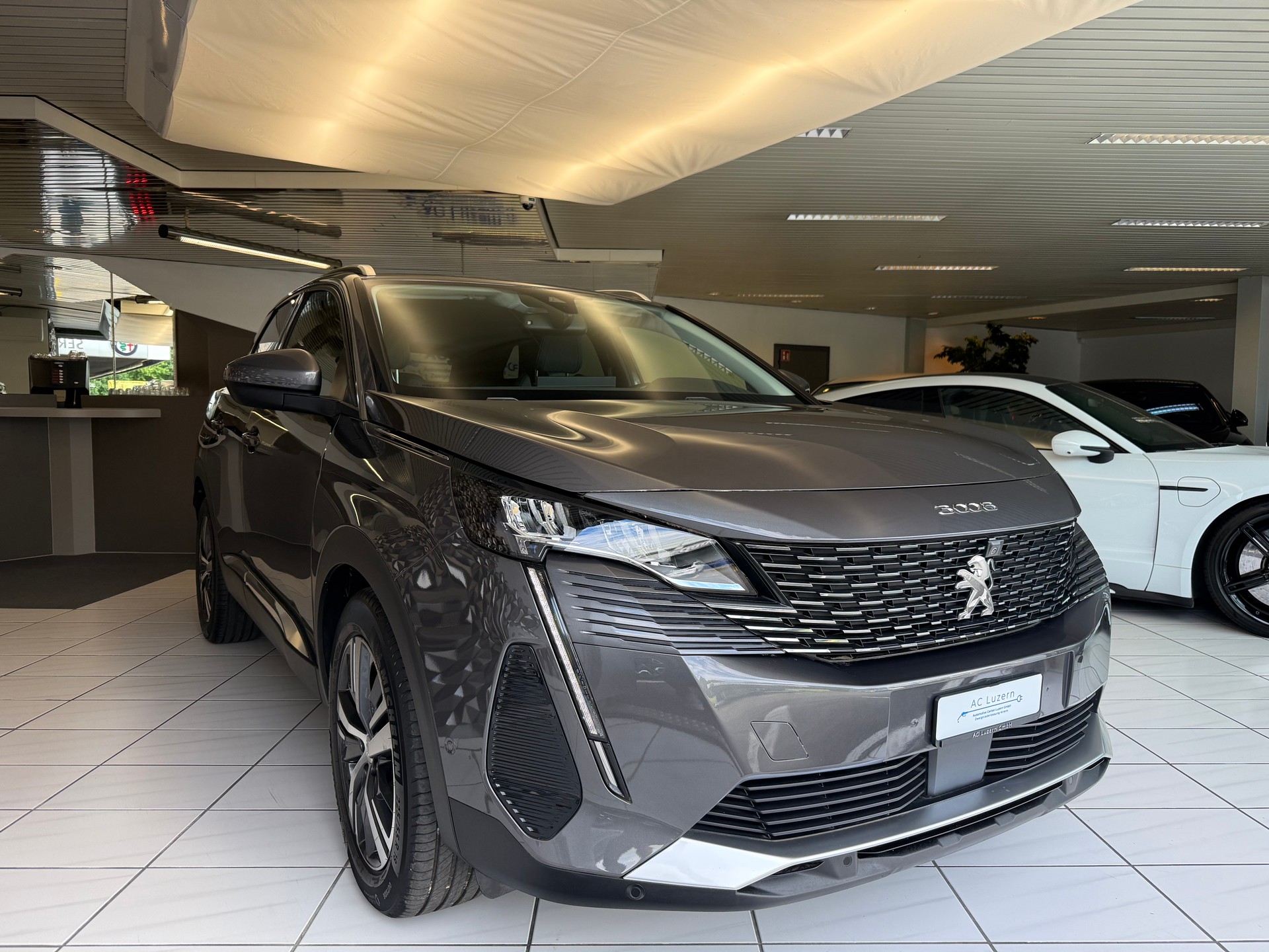 PEUGEOT 3008 1.5 BlueHDi Allure Pack EAT8-image-2