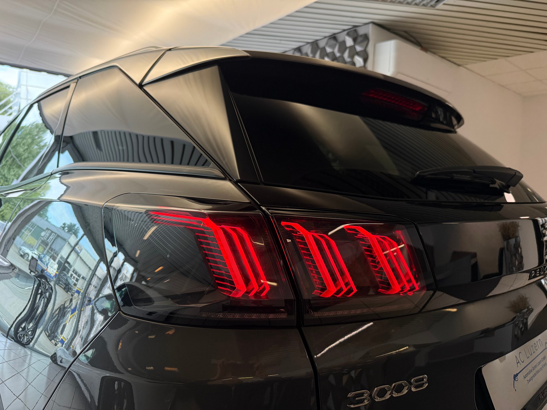 PEUGEOT 3008 1.5 BlueHDi Allure Pack EAT8-image-18