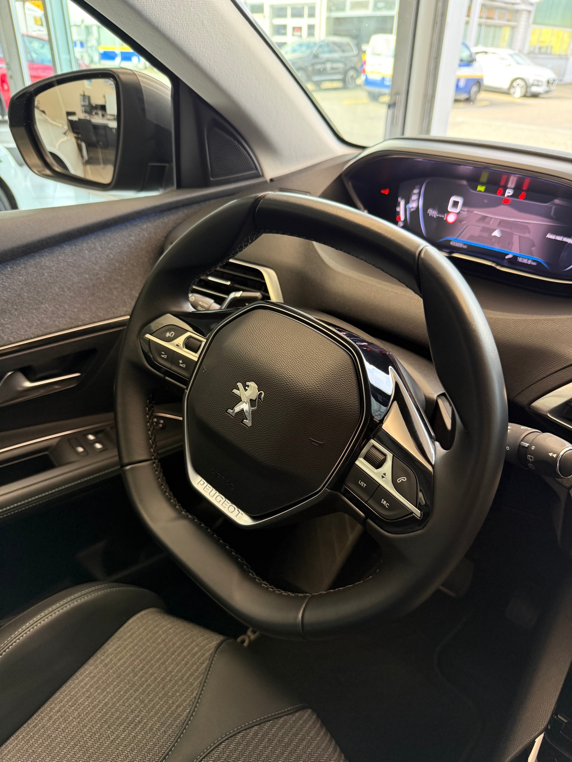 PEUGEOT 3008 1.5 BlueHDi Allure Pack EAT8-image-14