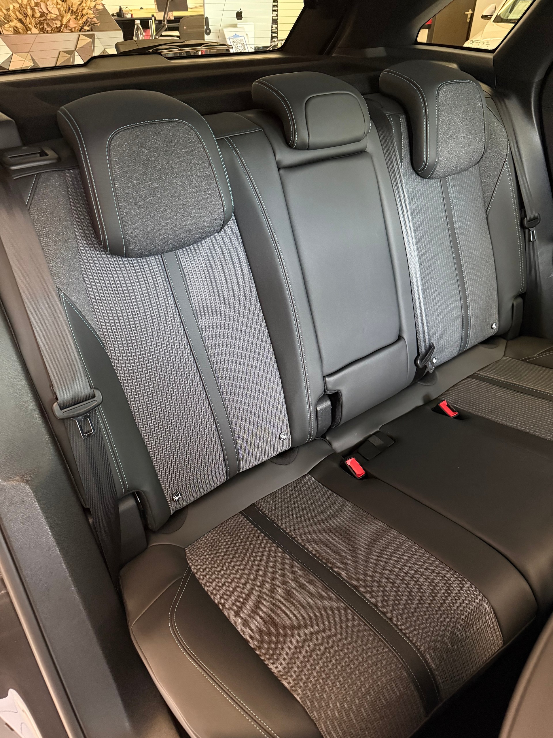 PEUGEOT 3008 1.5 BlueHDi Allure Pack EAT8-image-10