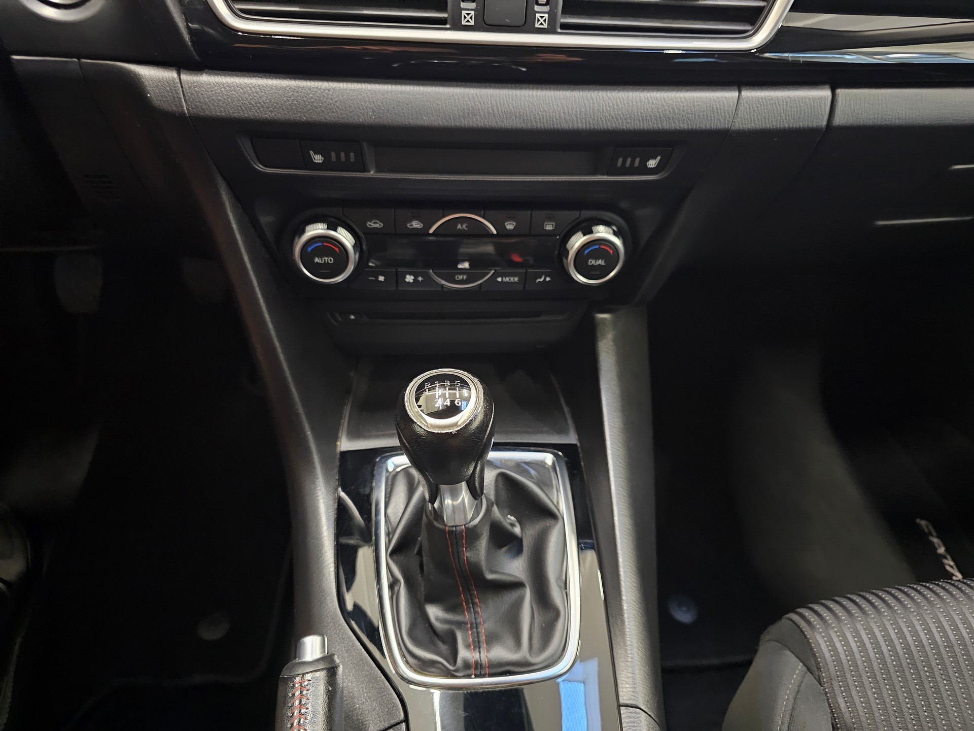 MAZDA 3 1.5 16V Ambition-image-18