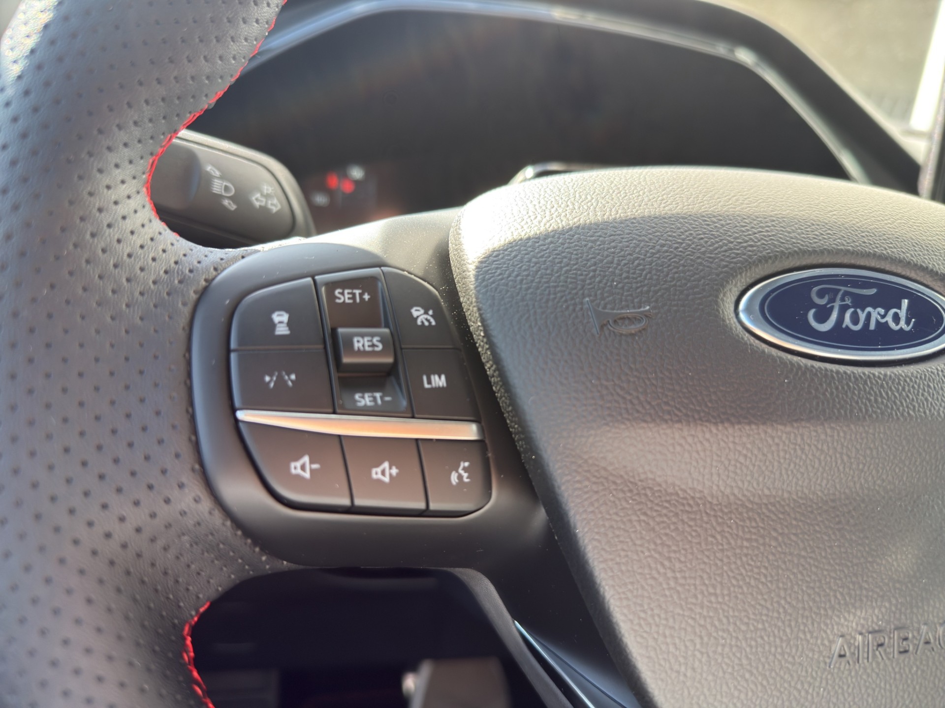 FORD Kuga 2.5 Hybrid ST-Line X 4x4 black&white Ed.-image-9