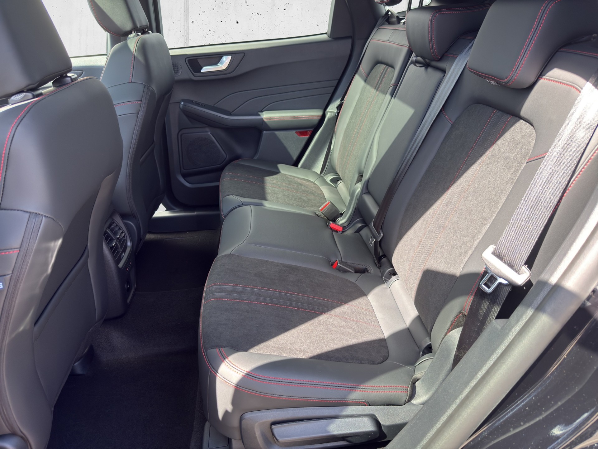 FORD Kuga 2.5 Hybrid ST-Line X 4x4 black&white Ed.-image-11