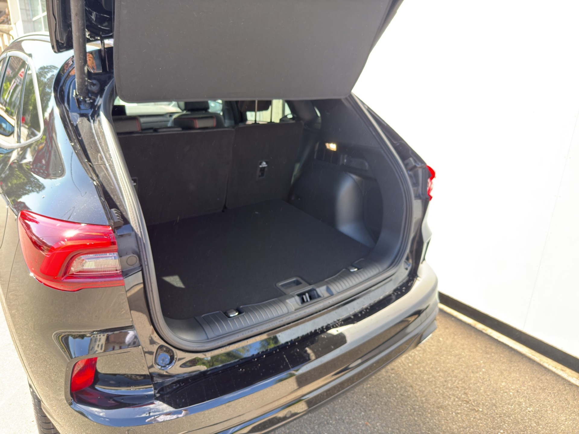 FORD Kuga 2.5 Hybrid ST-Line X 4x4 black&white Ed.-image-13