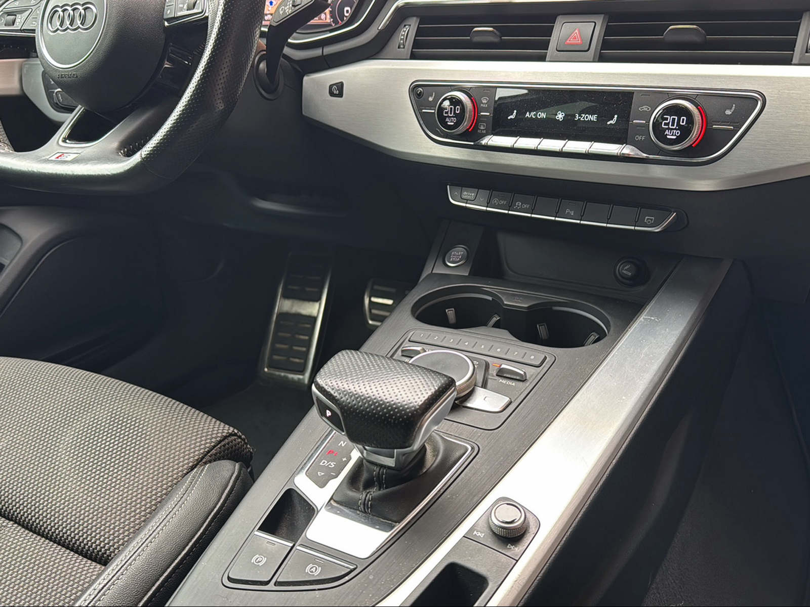 AUDI A4 Avant 2.0 TFSI Sport quattro S-tronic-image-14