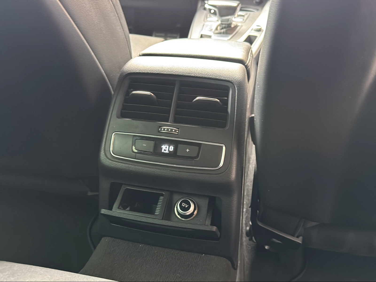 AUDI A4 Avant 2.0 TFSI Sport quattro S-tronic-image-16