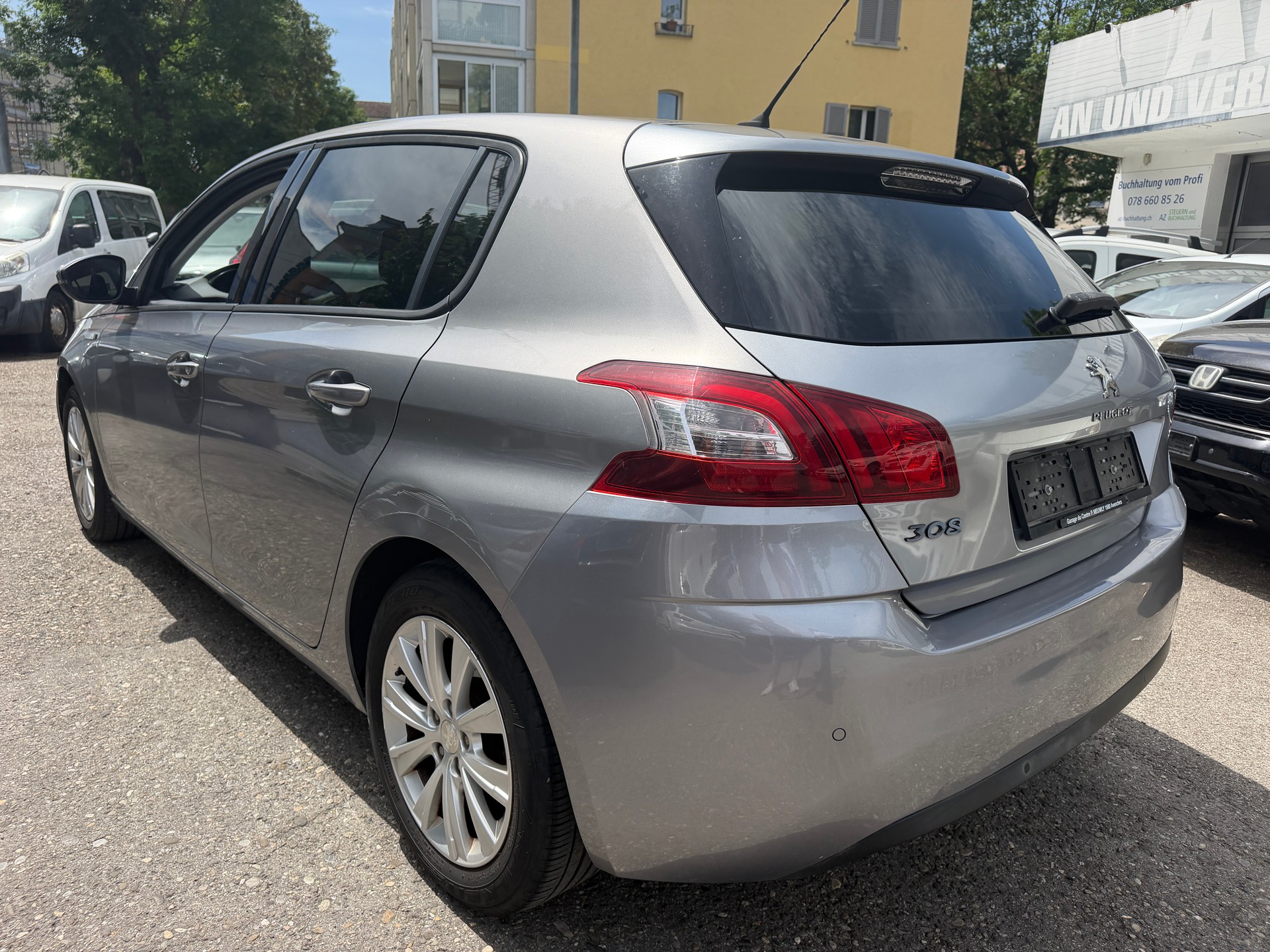 PEUGEOT 308 1.2 THP Style-image-4