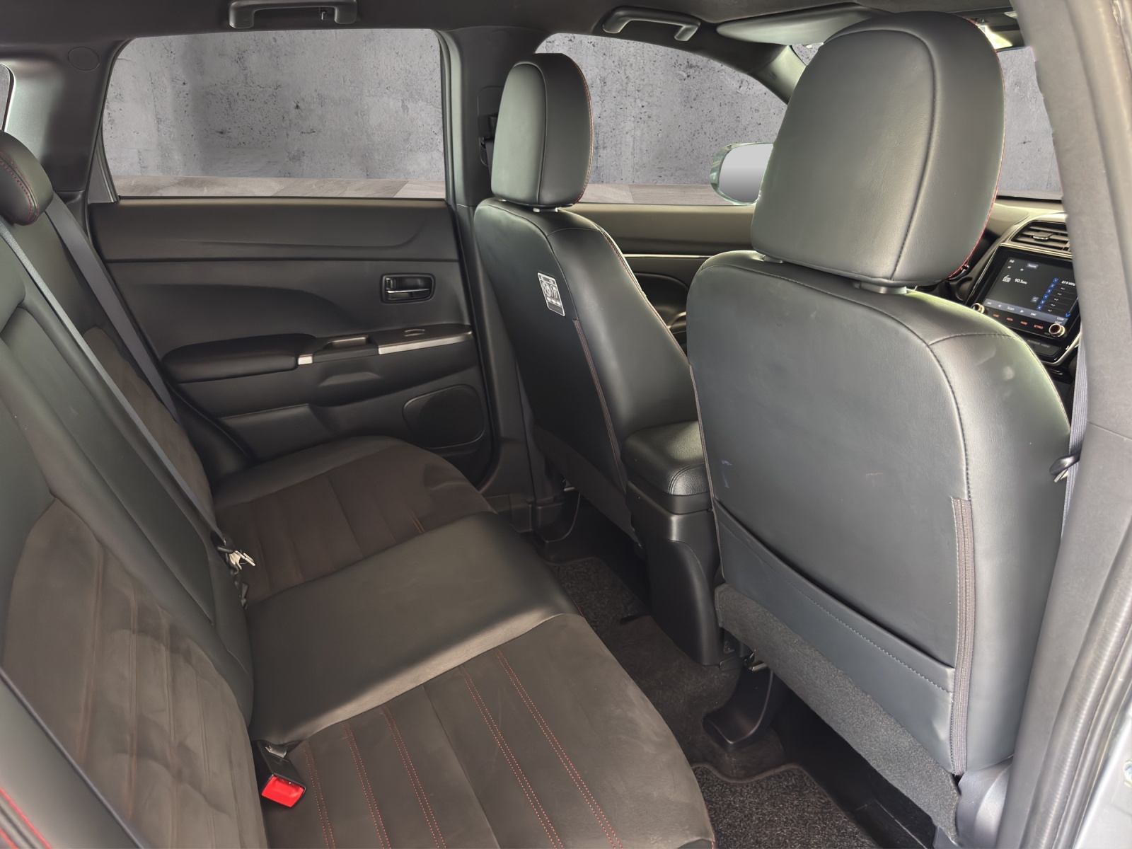MITSUBISHI ASX 2.0 Diamond 4WD Automat-image-14