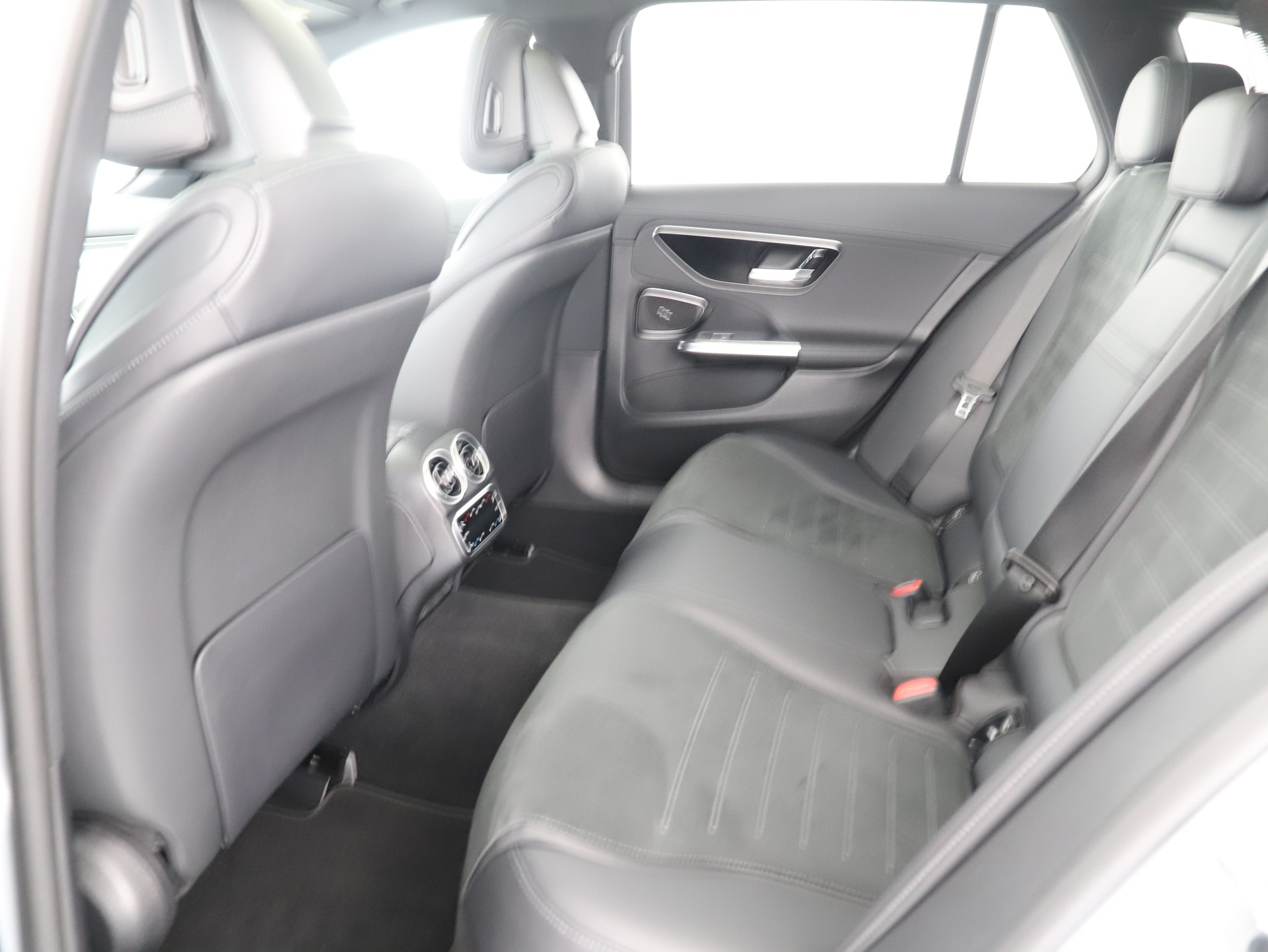 MERCEDES-BENZ C 300 T 4 Matic AMG Line-image-12