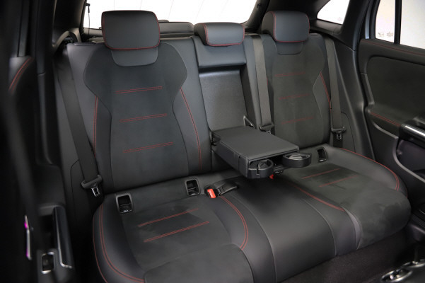 MERCEDES-BENZ EQA 350 AMG Line 4Matic-image-10