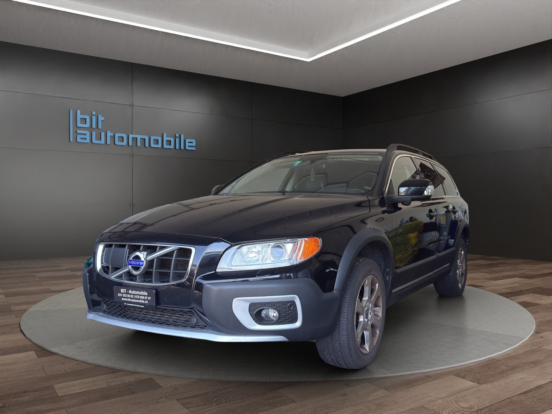 VOLVO XC70-image-0