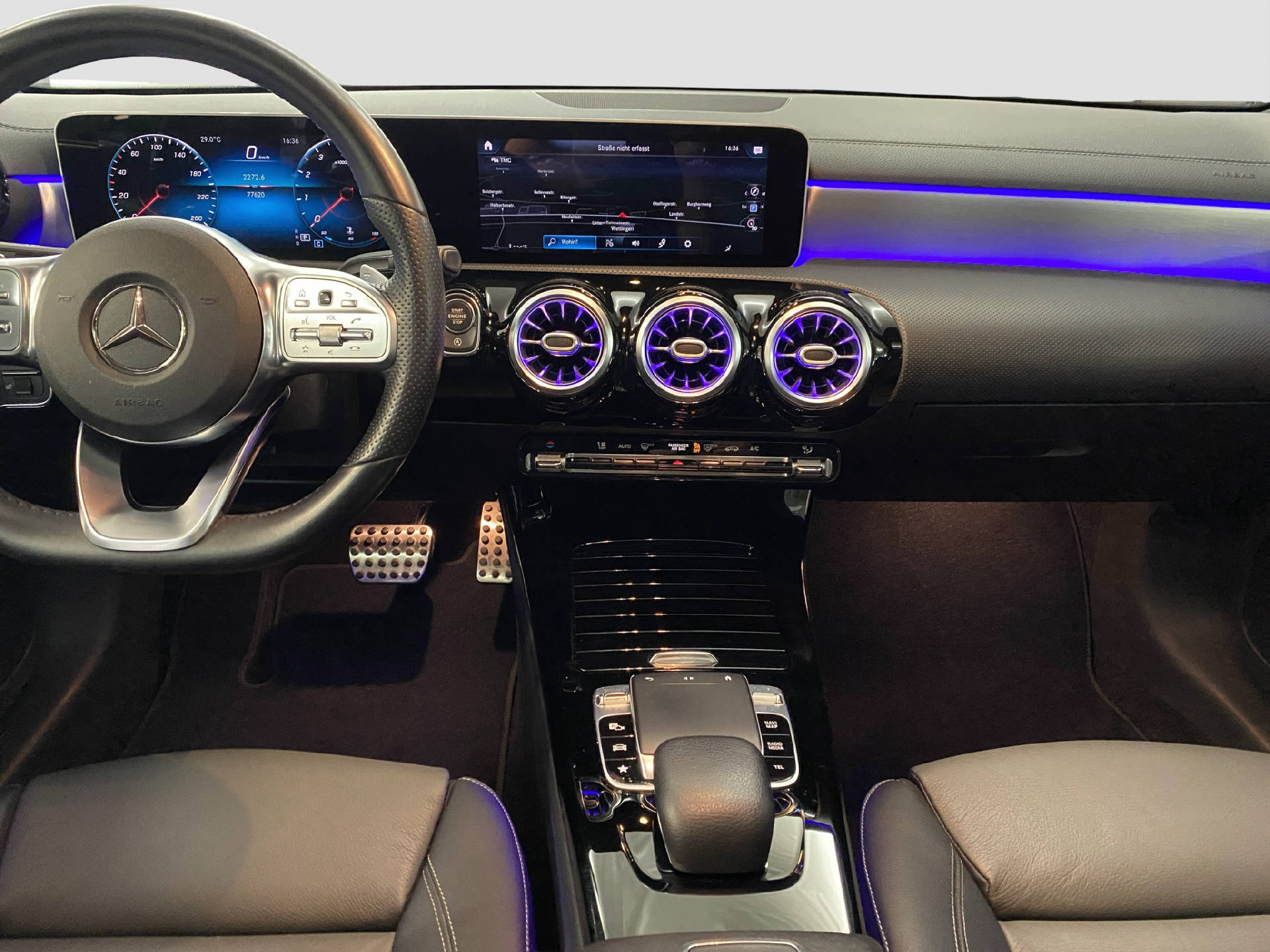MERCEDES-BENZ A 220 AMG Line Limousine-image-9