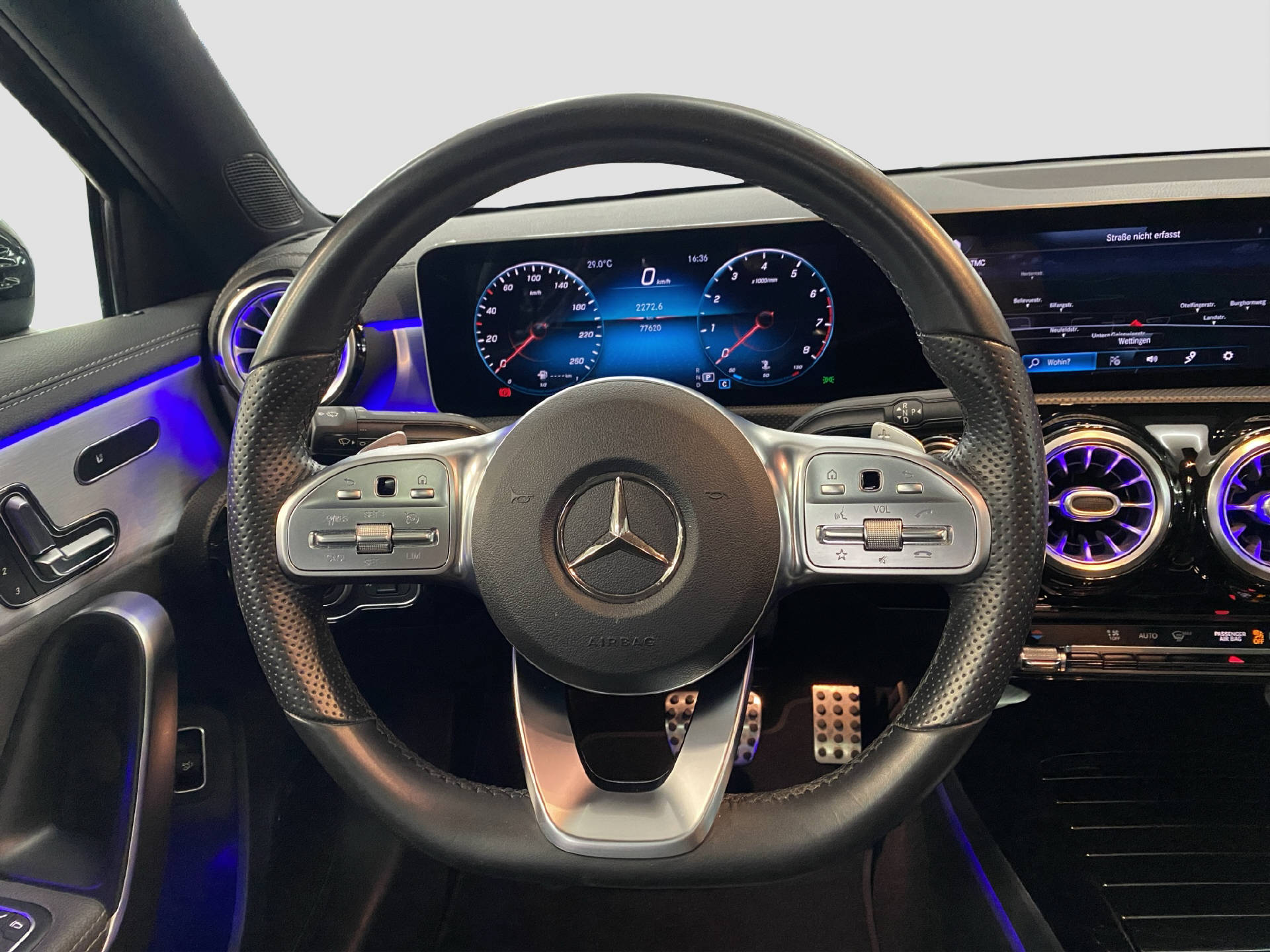 MERCEDES-BENZ A 220 AMG Line Limousine-image-8