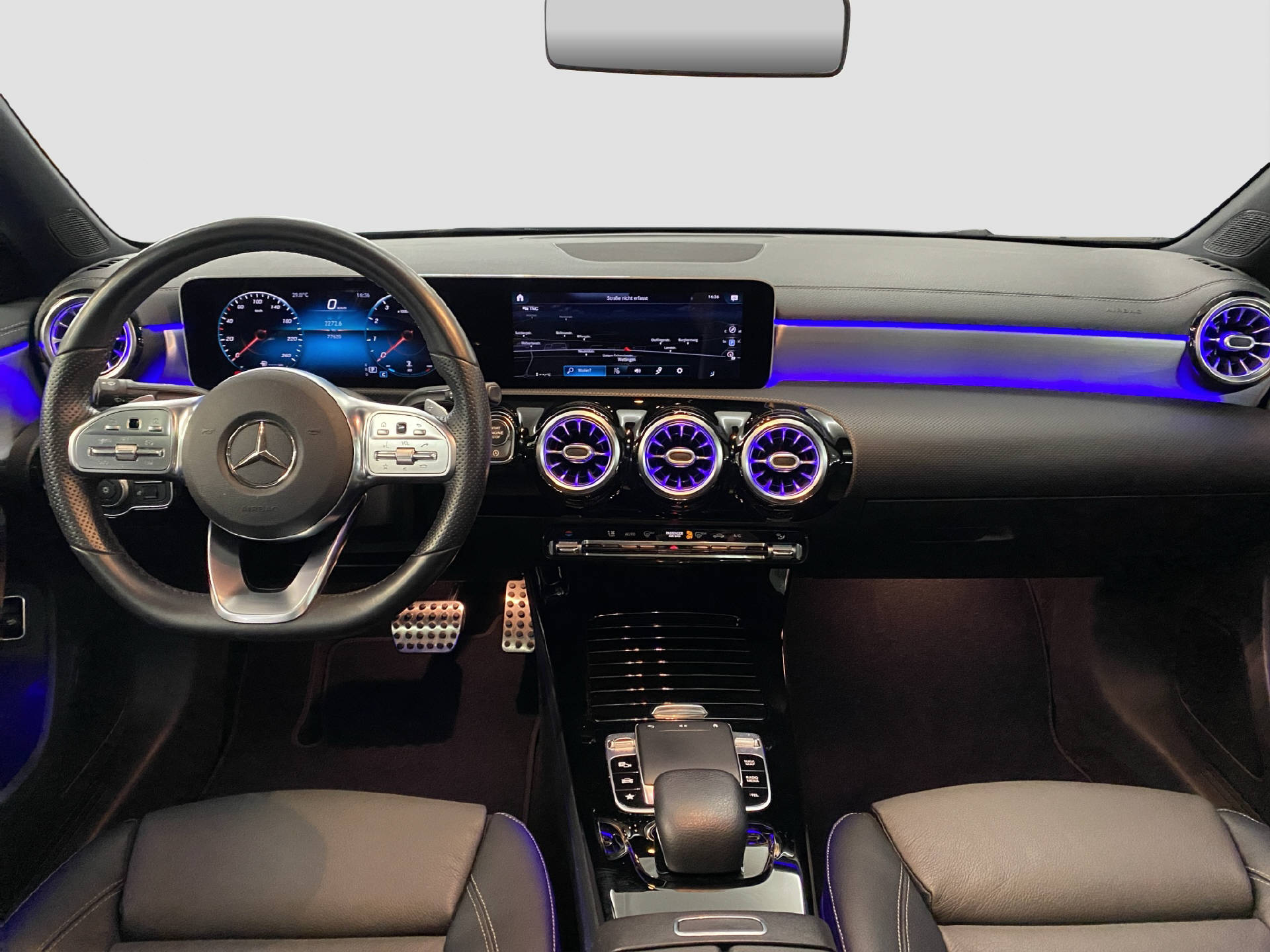 MERCEDES-BENZ A 220 AMG Line Limousine-image-10