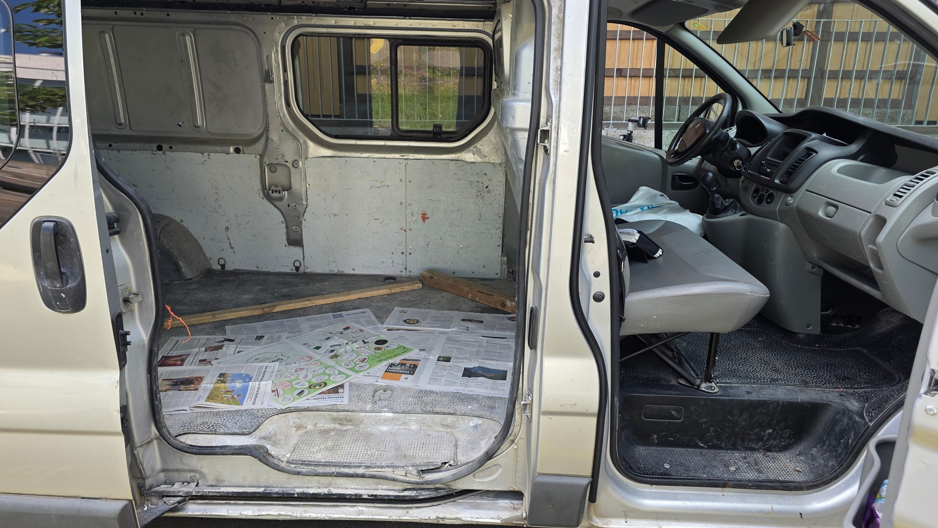 RENAULT TRAFIC-image-6