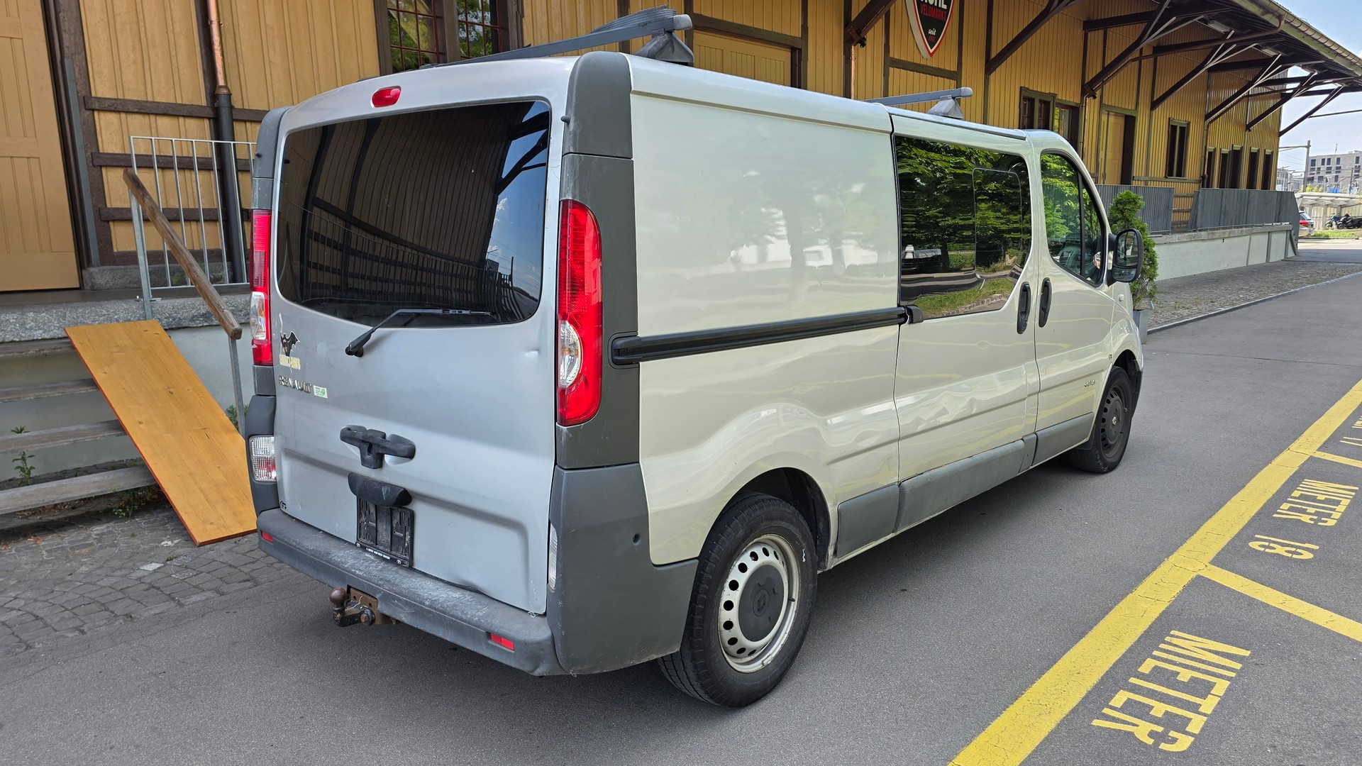 RENAULT TRAFIC-image-4
