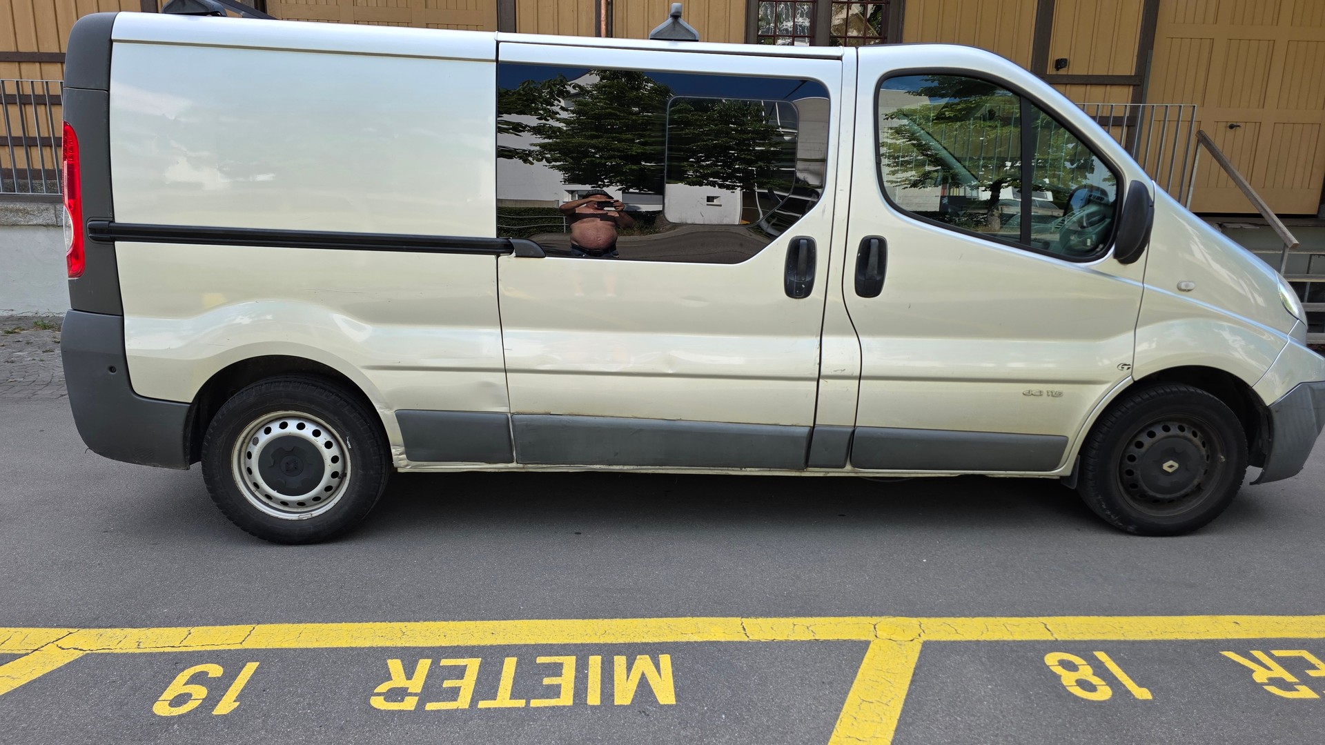 RENAULT TRAFIC-image-3