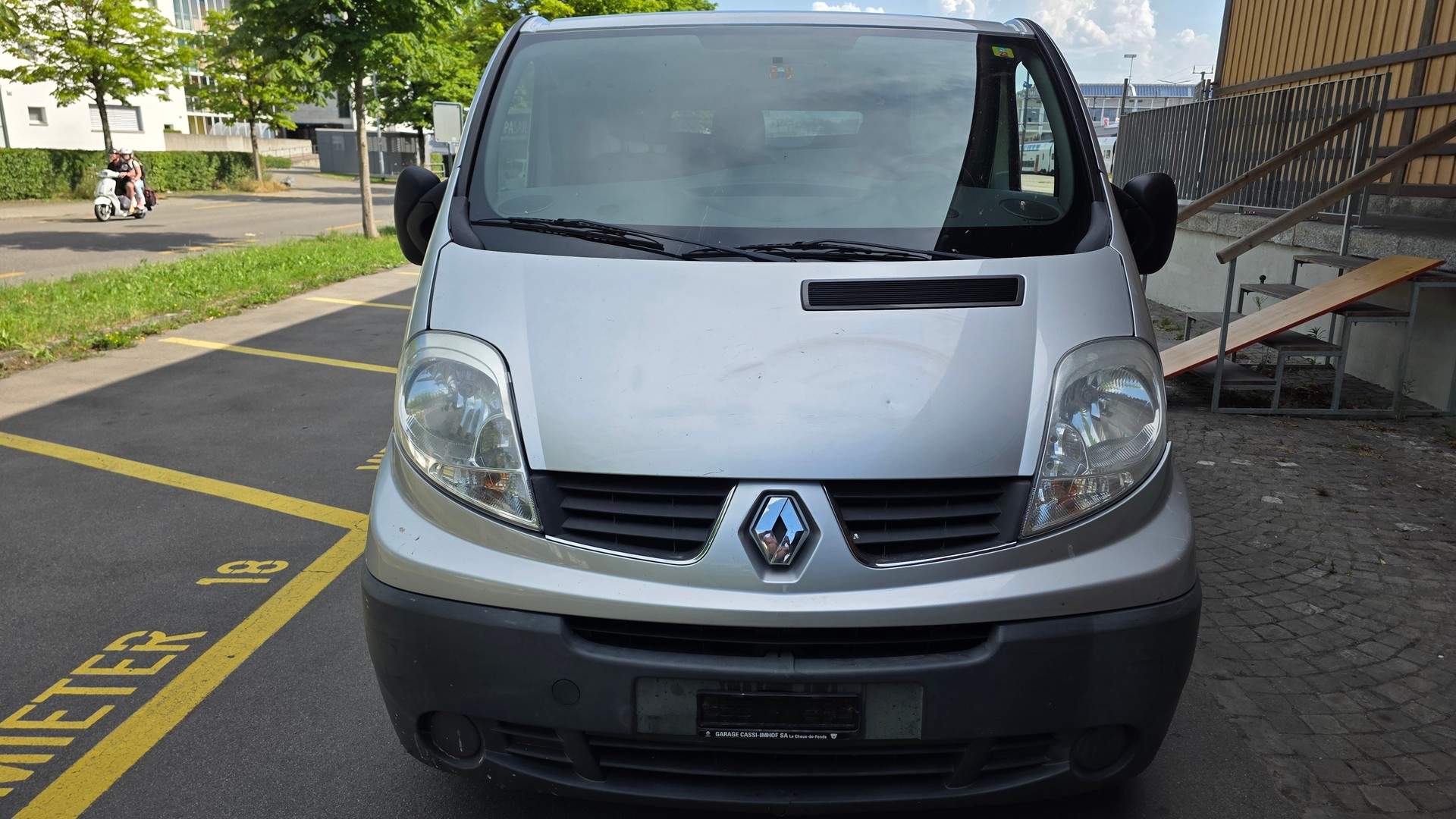 RENAULT TRAFIC-image-1
