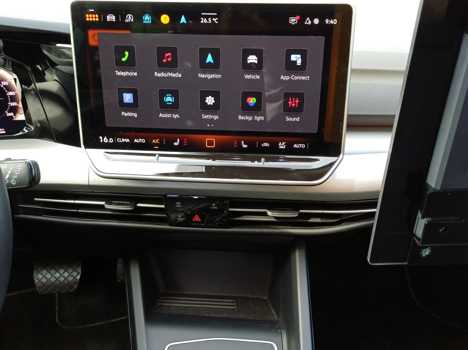 VW Golf Variant 1.5 eTSI mHEV Life DSG-image-10