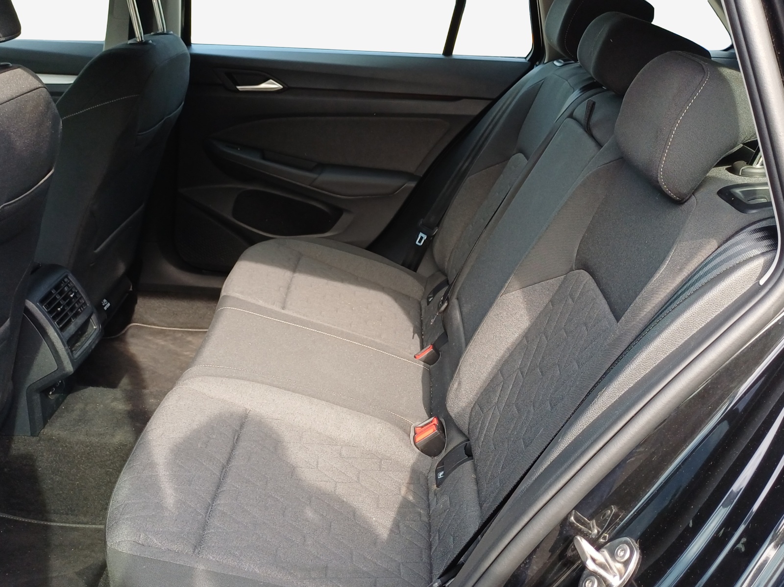 VW Golf Variant 1.5 eTSI mHEV Life DSG-image-11
