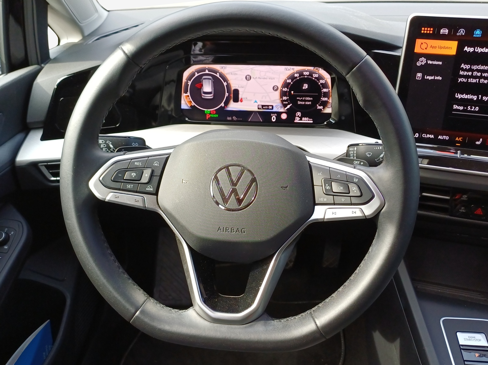 VW Golf Variant 1.5 eTSI mHEV Life DSG-image-9