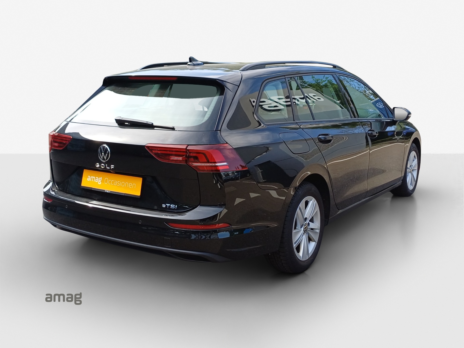 VW Golf Variant 1.5 eTSI mHEV Life DSG-image-4