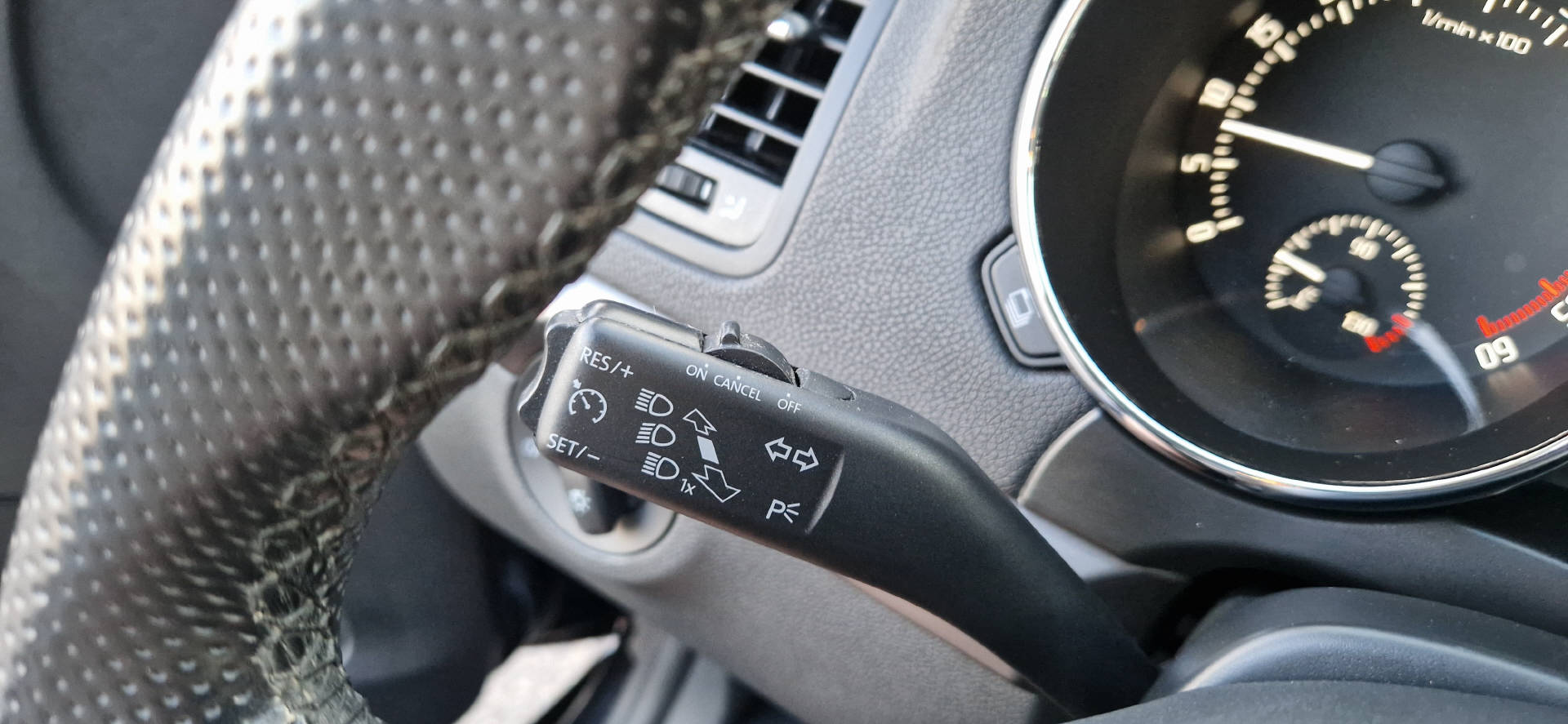 SKODA Yeti 2.0 TDI 150 Ambition 4x4 DSG-image-13