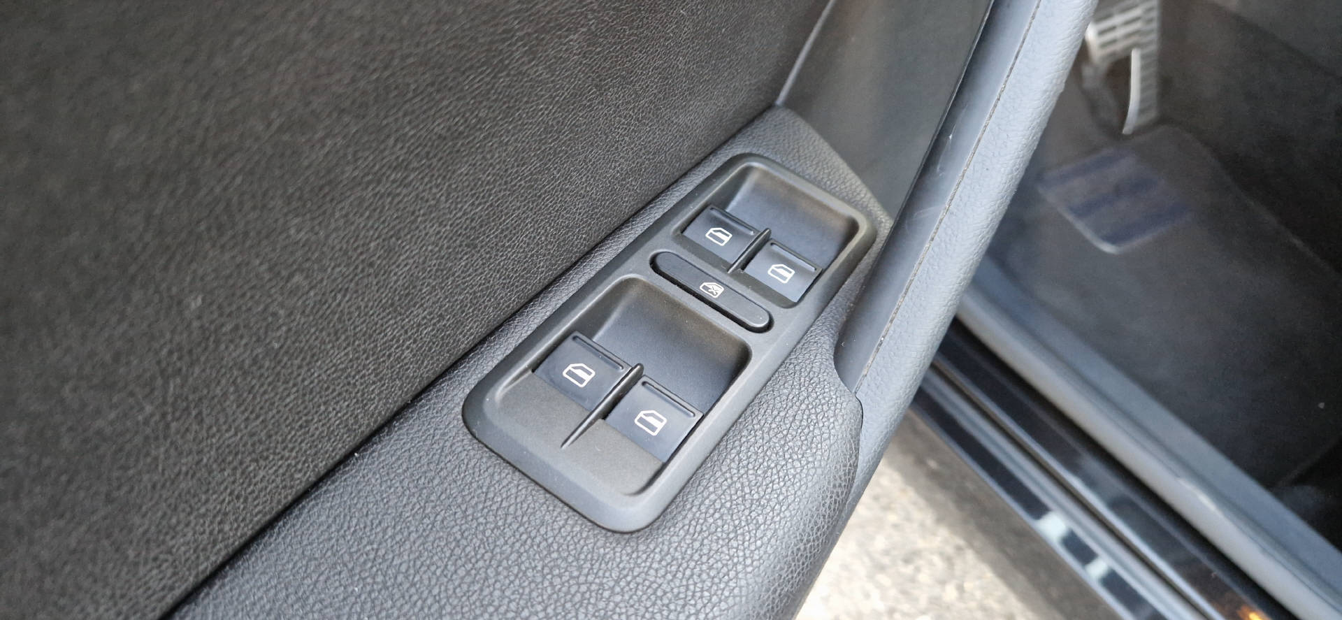 SKODA Yeti 2.0 TDI 150 Ambition 4x4 DSG-image-3