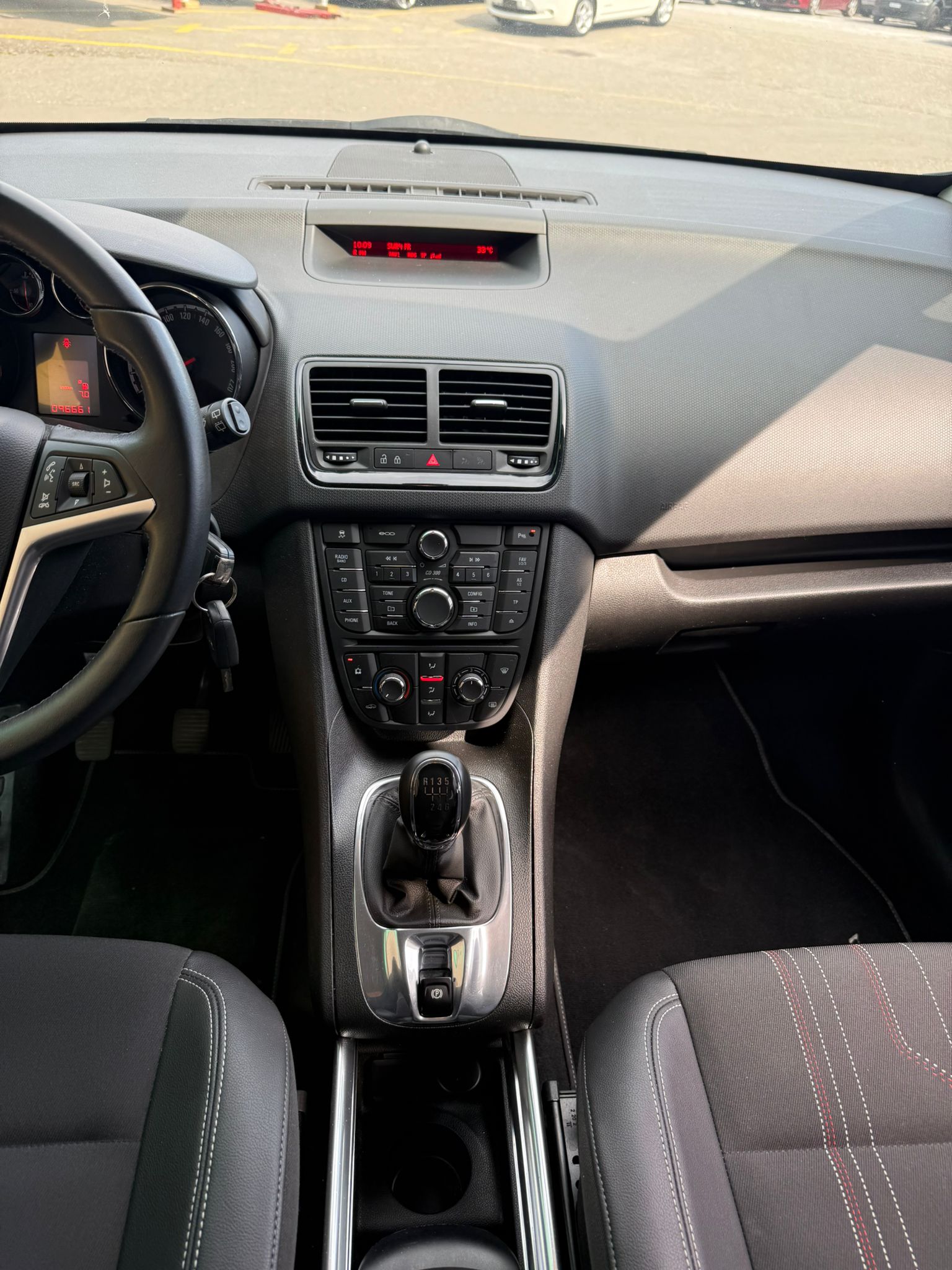 OPEL Meriva 1.4 Turbo Active Edition-image-12