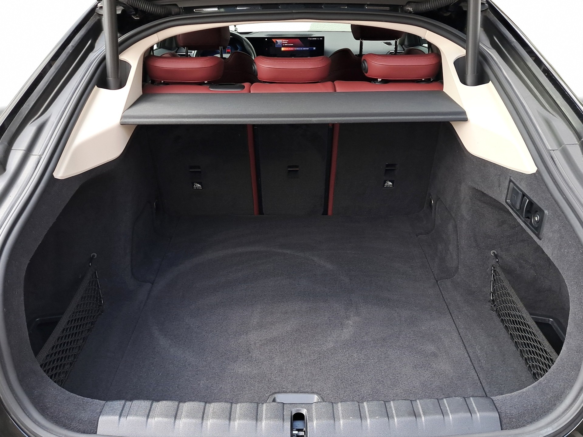 BMW i4 eDrive 40 *Anhängerkupplung*-image-12