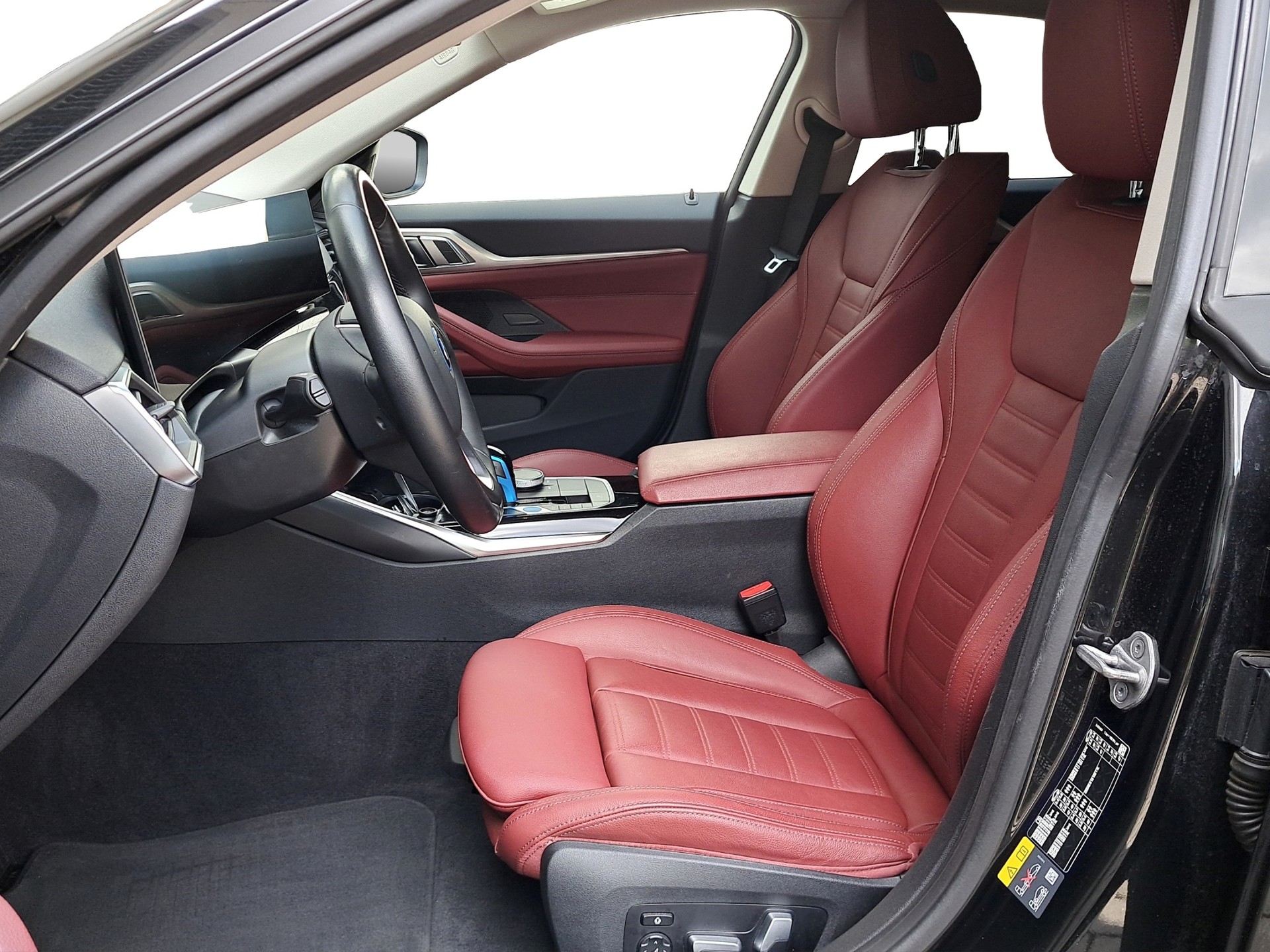 BMW i4 eDrive 40 *Anhängerkupplung*-image-7