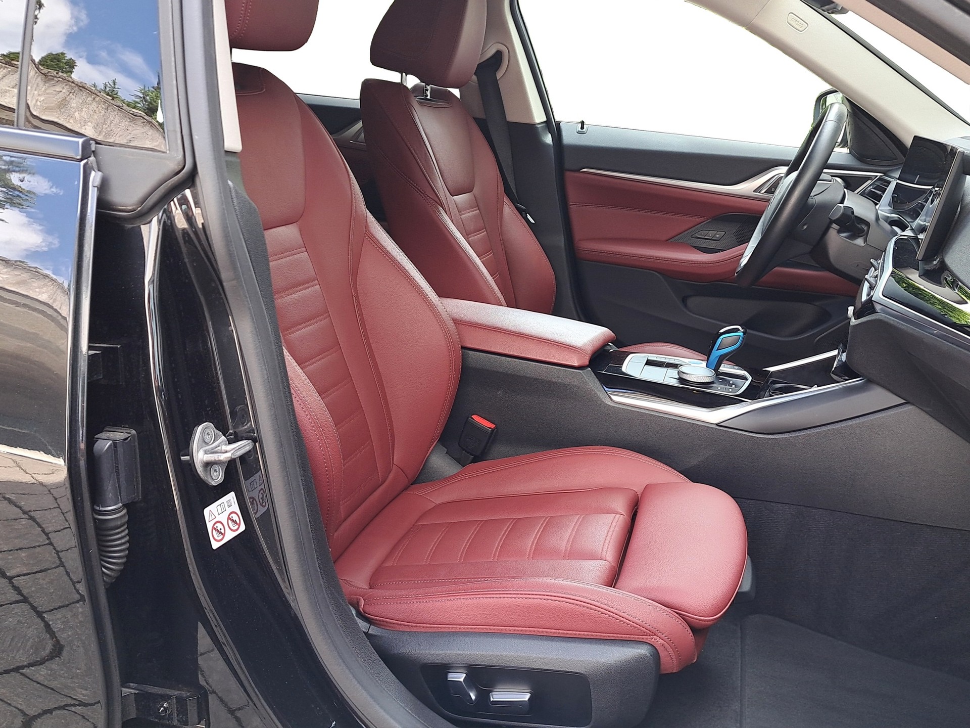 BMW i4 eDrive 40 *Anhängerkupplung*-image-11