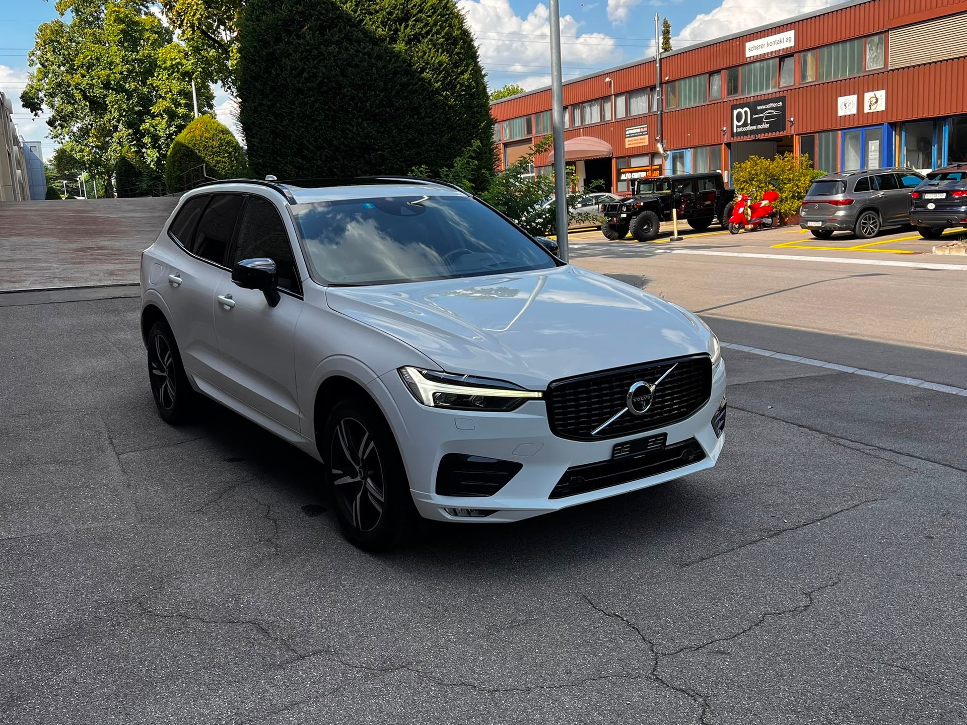 VOLVO XC60 B4 Diesel Mild Hybrid AWD R-Design Geartronic-image-3