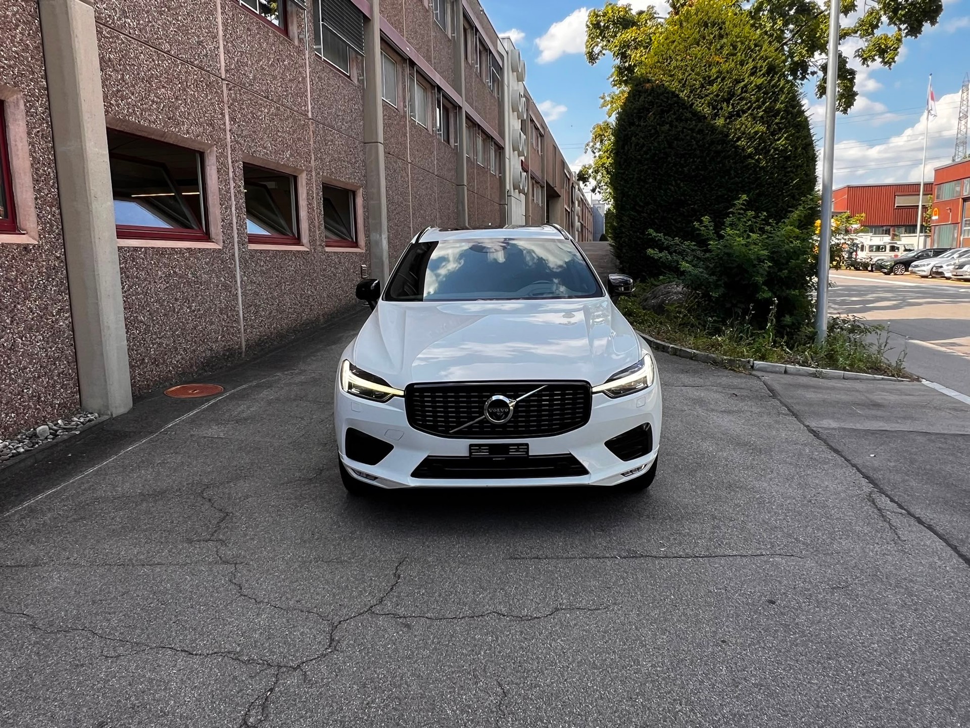 VOLVO XC60 B4 Diesel Mild Hybrid AWD R-Design Geartronic-image-1