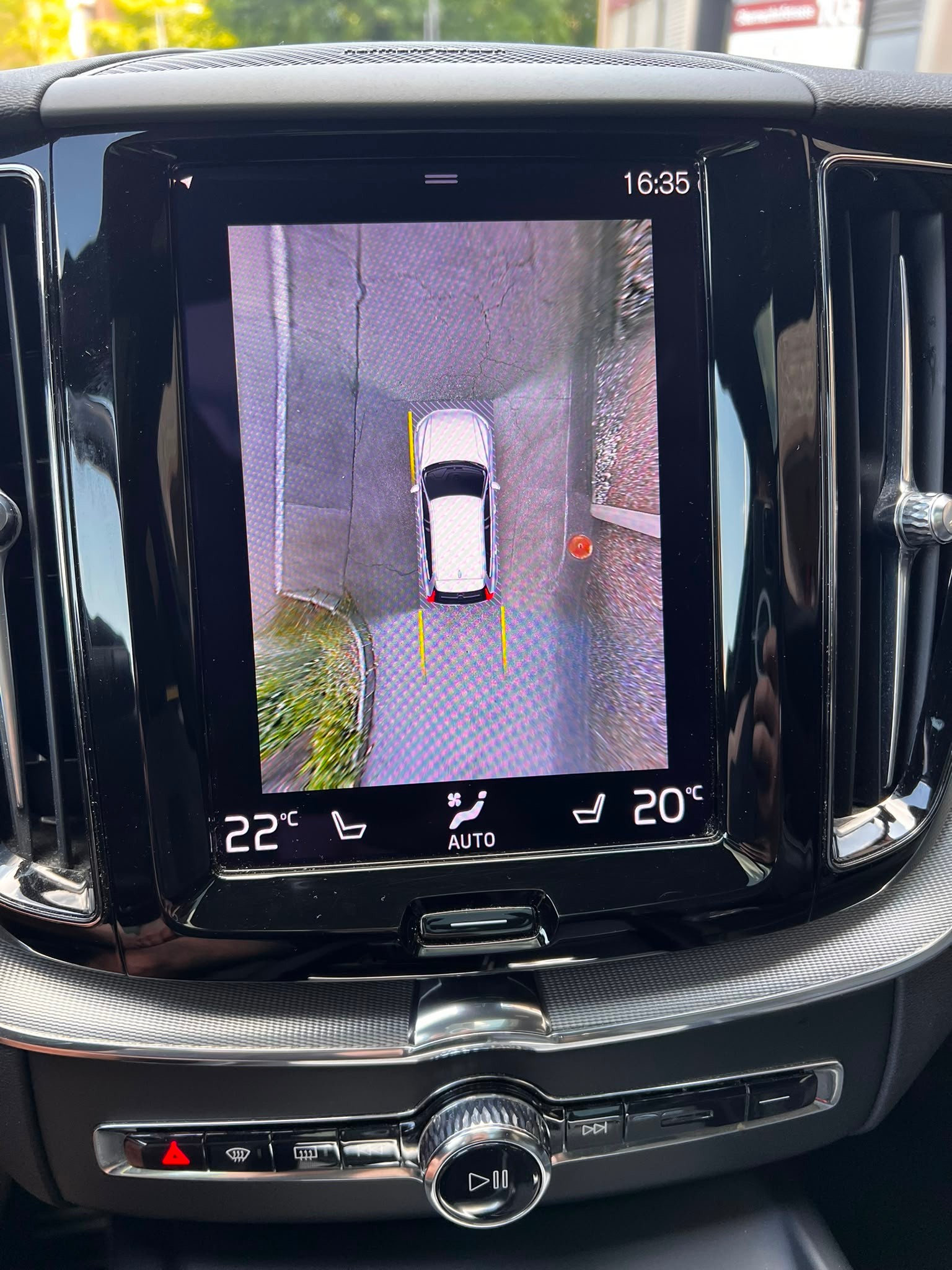 VOLVO XC60 B4 Diesel Mild Hybrid AWD R-Design Geartronic-image-14