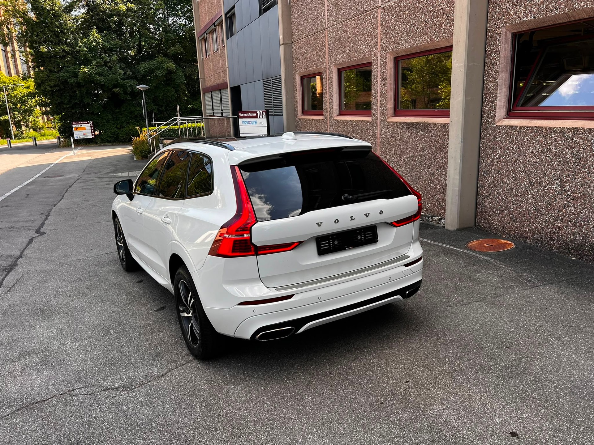 VOLVO XC60 B4 Diesel Mild Hybrid AWD R-Design Geartronic-image-6