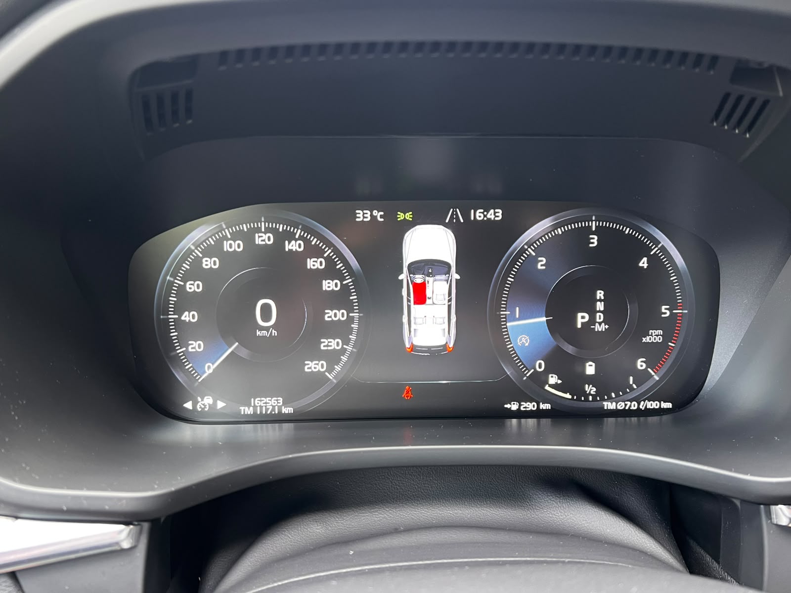 VOLVO XC60 B4 Diesel Mild Hybrid AWD R-Design Geartronic-image-15
