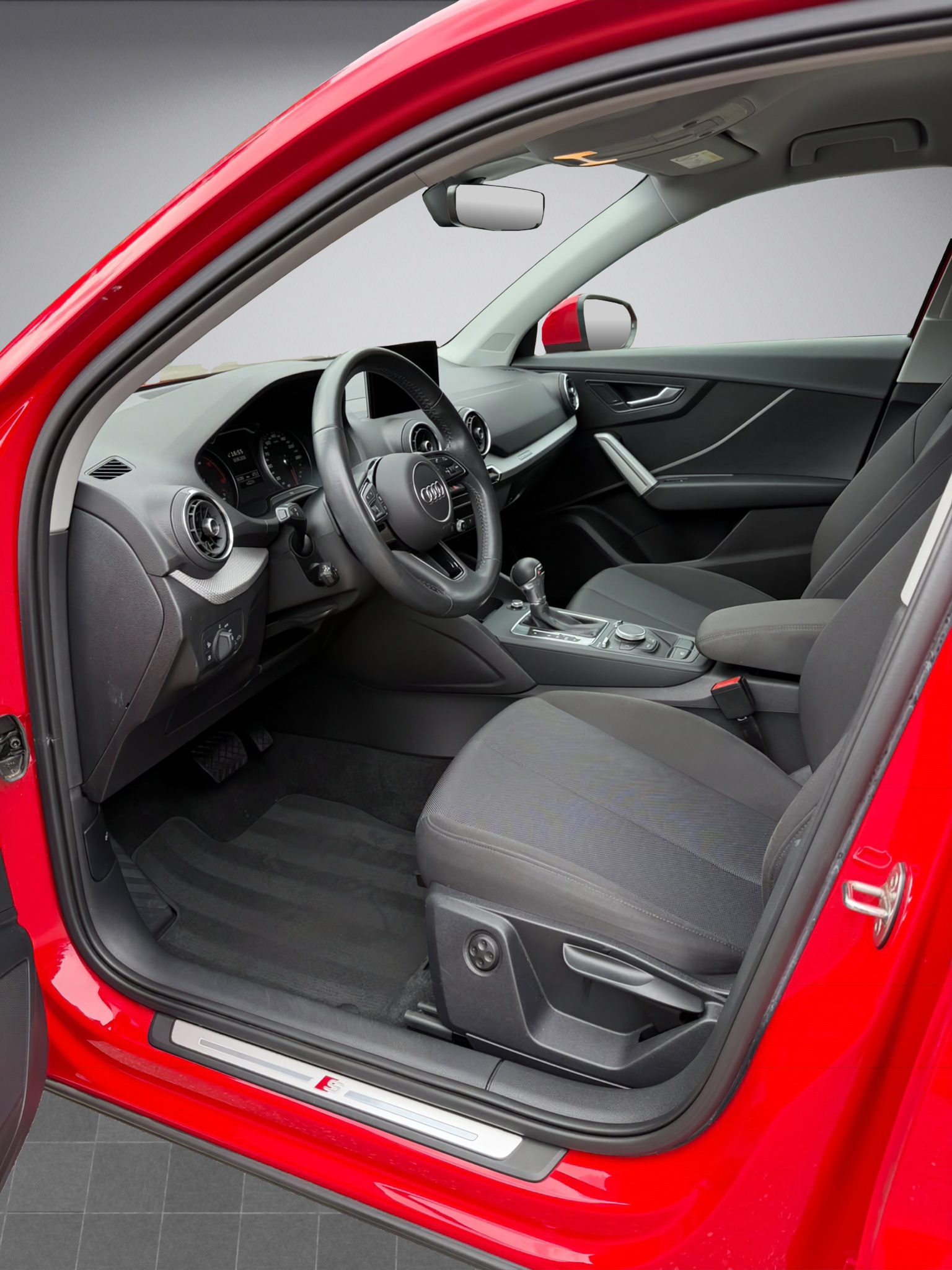 AUDI Q2 35 TDI Attraction quattro S-tronic * S Line * Diesel *-image-9