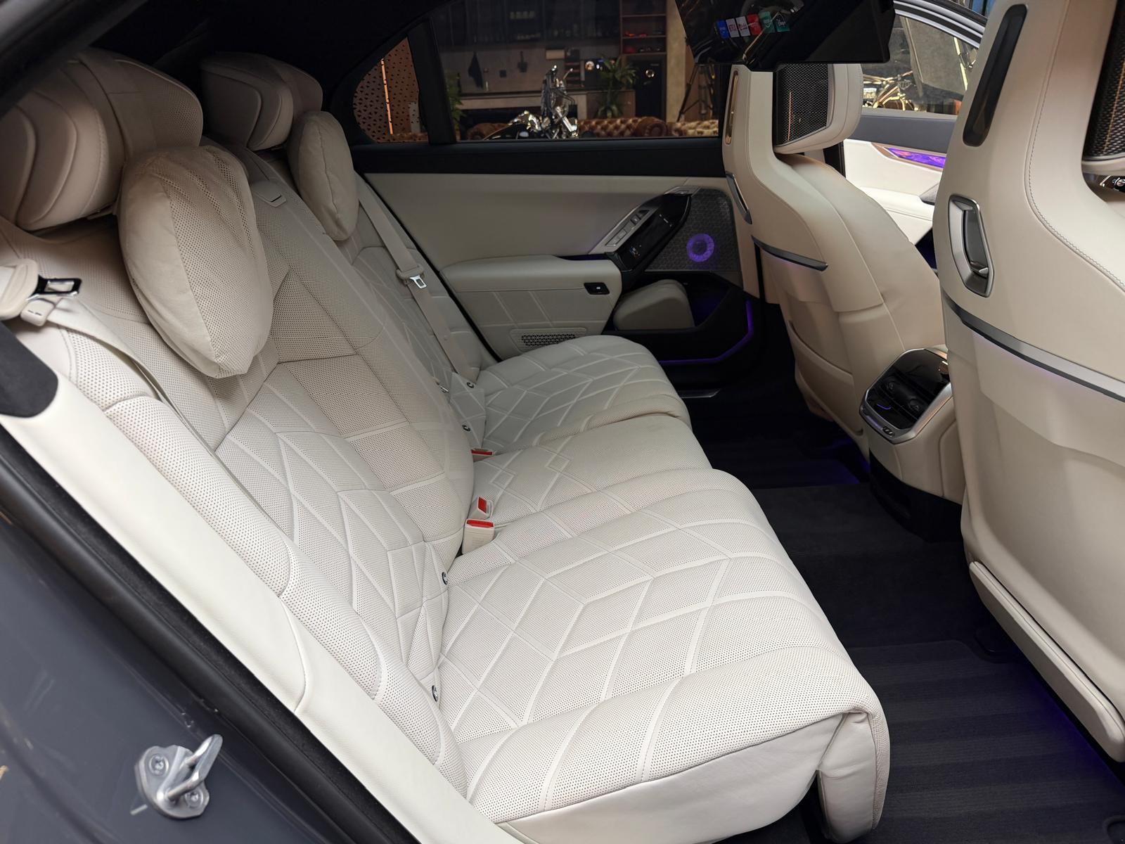 BMW 740d xDrive M-Sport-image-17