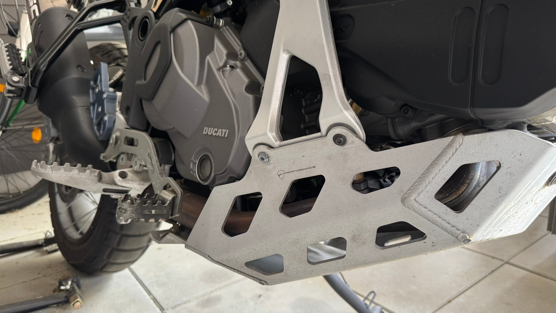 DUCATI Desert X-image-8
