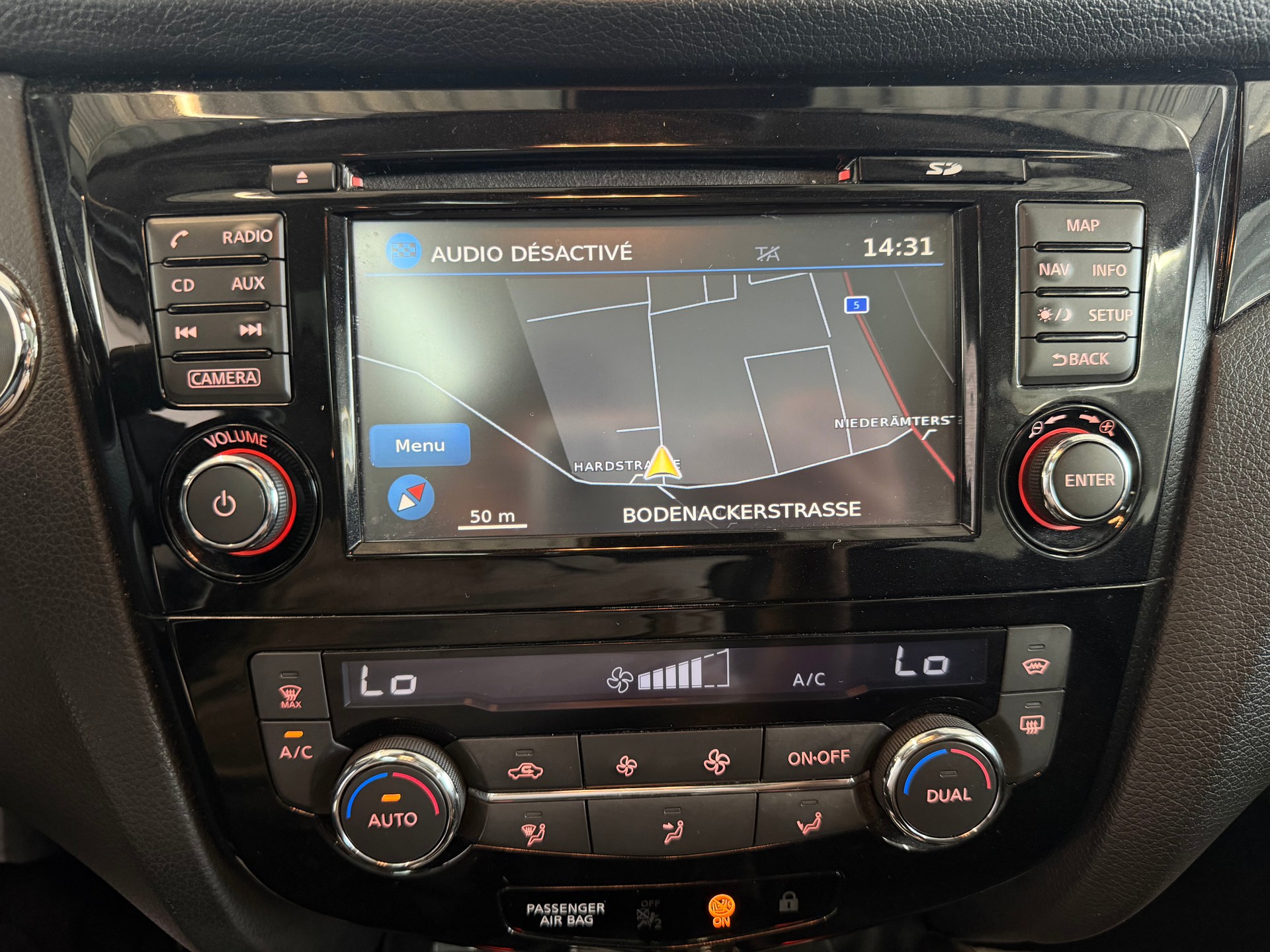 NISSAN Qashqai 1.2 DIG-T tekna Xtronic CVT | CH-Auto | 1-Hand | Frisch MFK | Ab Service-image-18