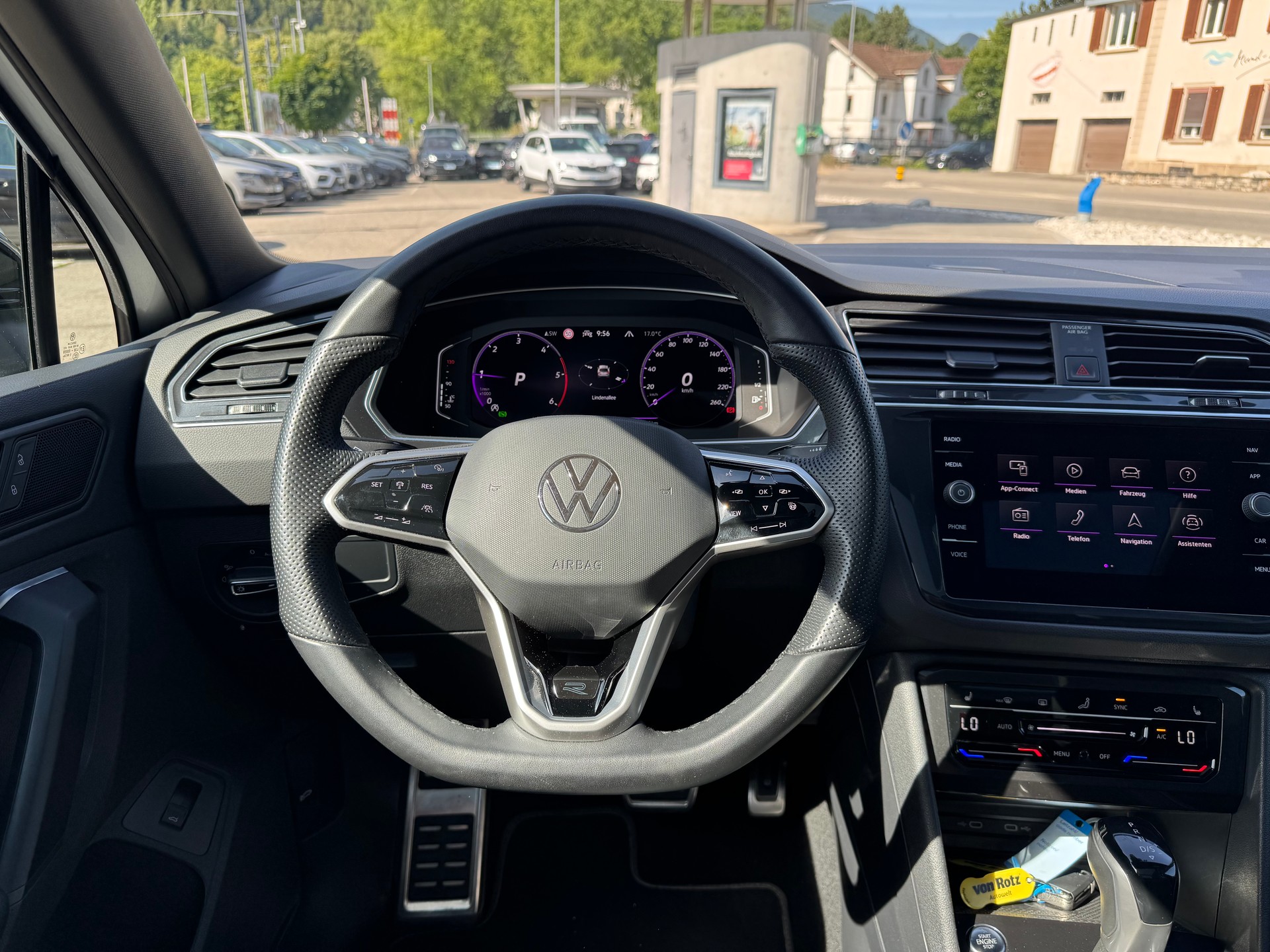 VW Tiguan 2.0 TDI SCR R-Line 4Motion DSG-image-14