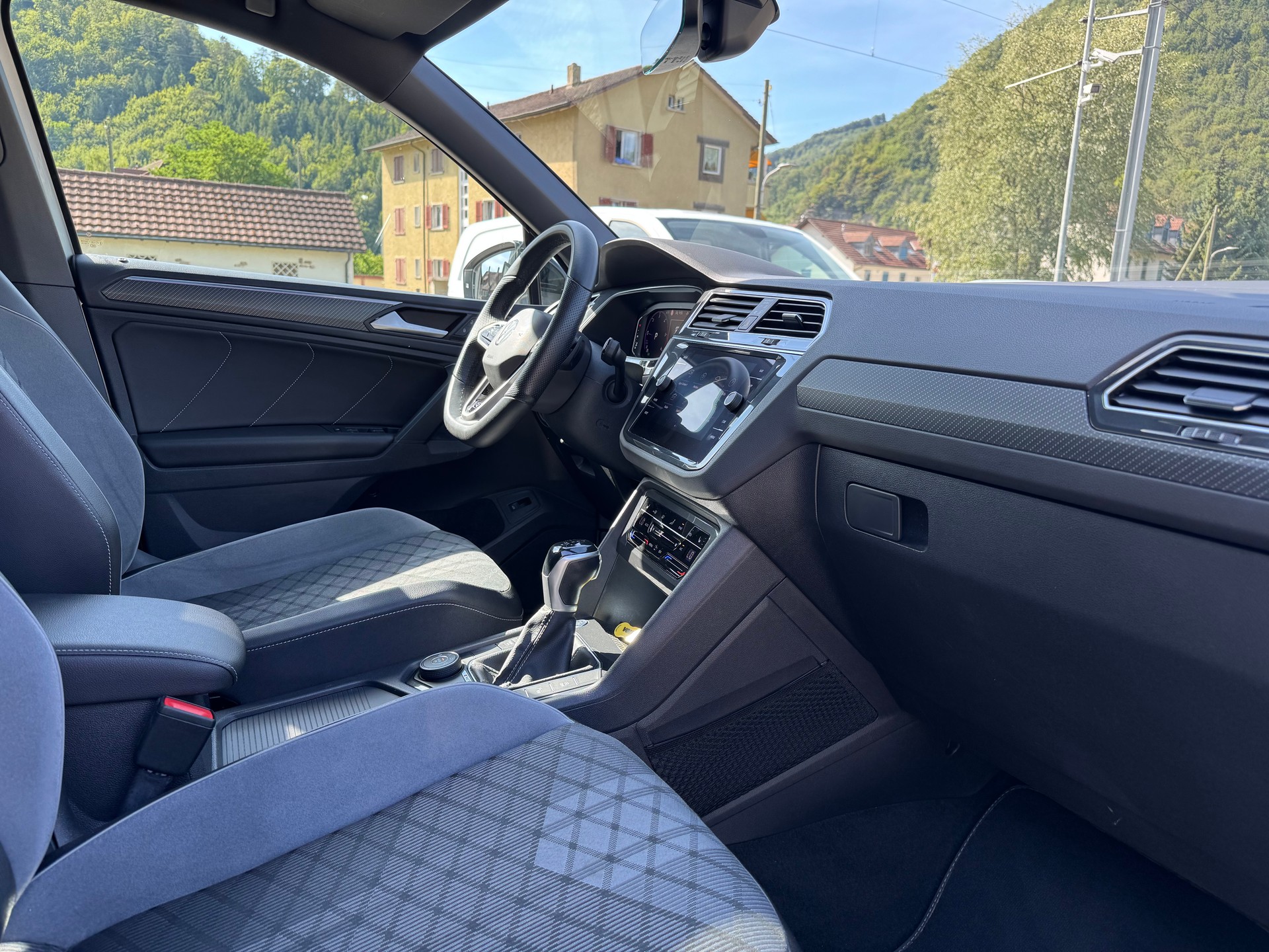 VW Tiguan 2.0 TDI SCR R-Line 4Motion DSG-image-10