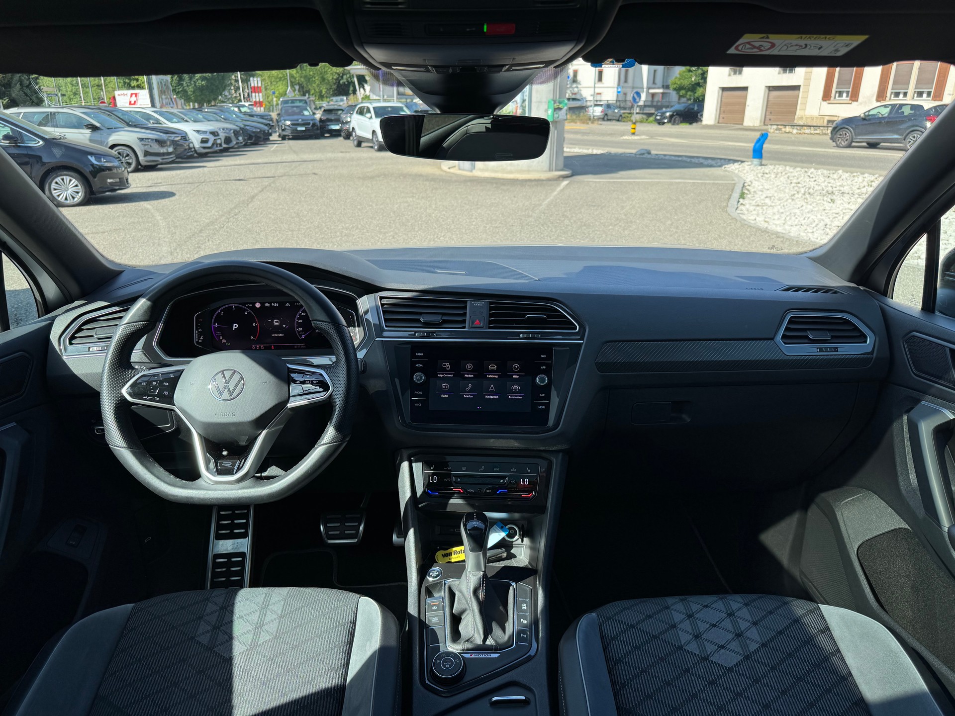 VW Tiguan 2.0 TDI SCR R-Line 4Motion DSG-image-13