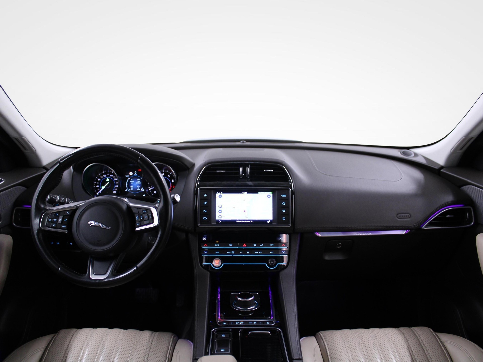 JAGUAR F-Pace 2.0 T 250 Portfolio AWD | Schiebedach | ACC-image-4
