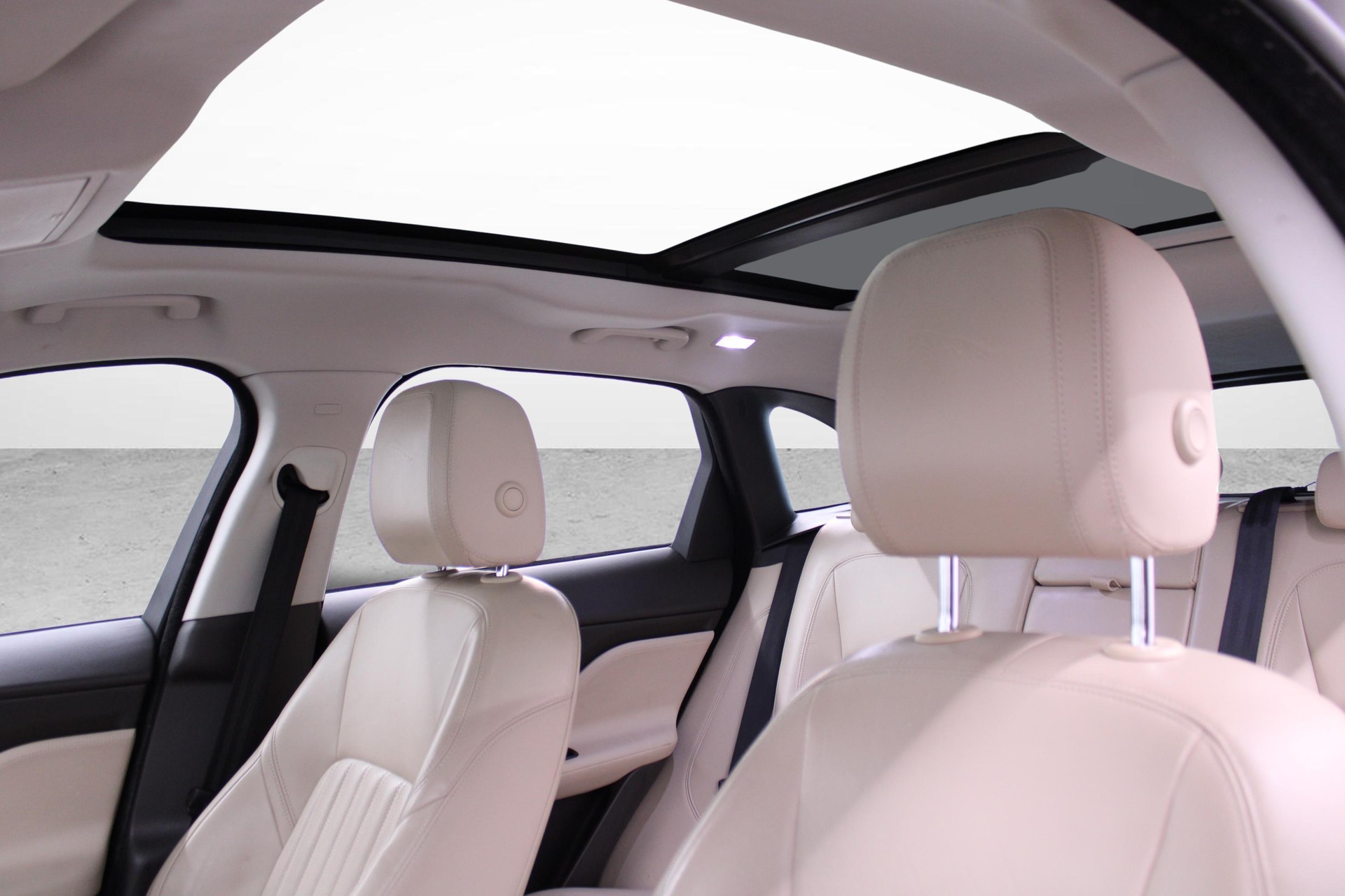 JAGUAR F-Pace 2.0 T 250 Portfolio AWD | Schiebedach | ACC-image-7
