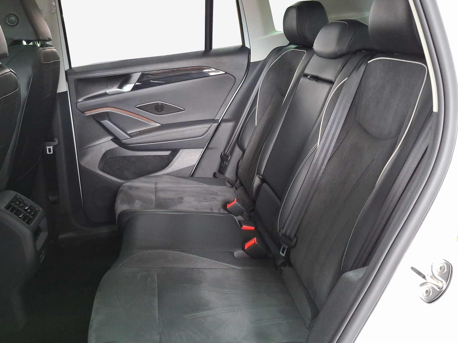 VW Tiguan 2.0 TSI DSG Elegance 4Motion-image-11