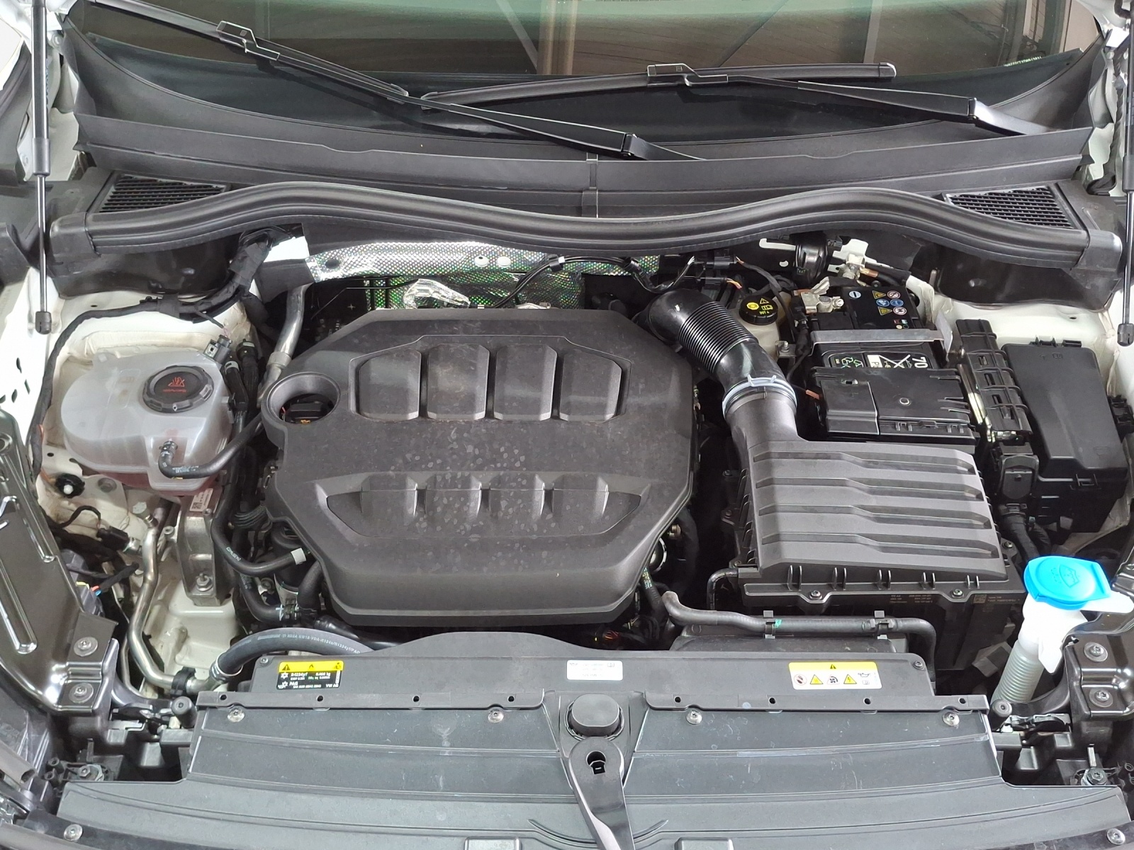 VW Tiguan 2.0 TSI DSG Elegance 4Motion-image-13